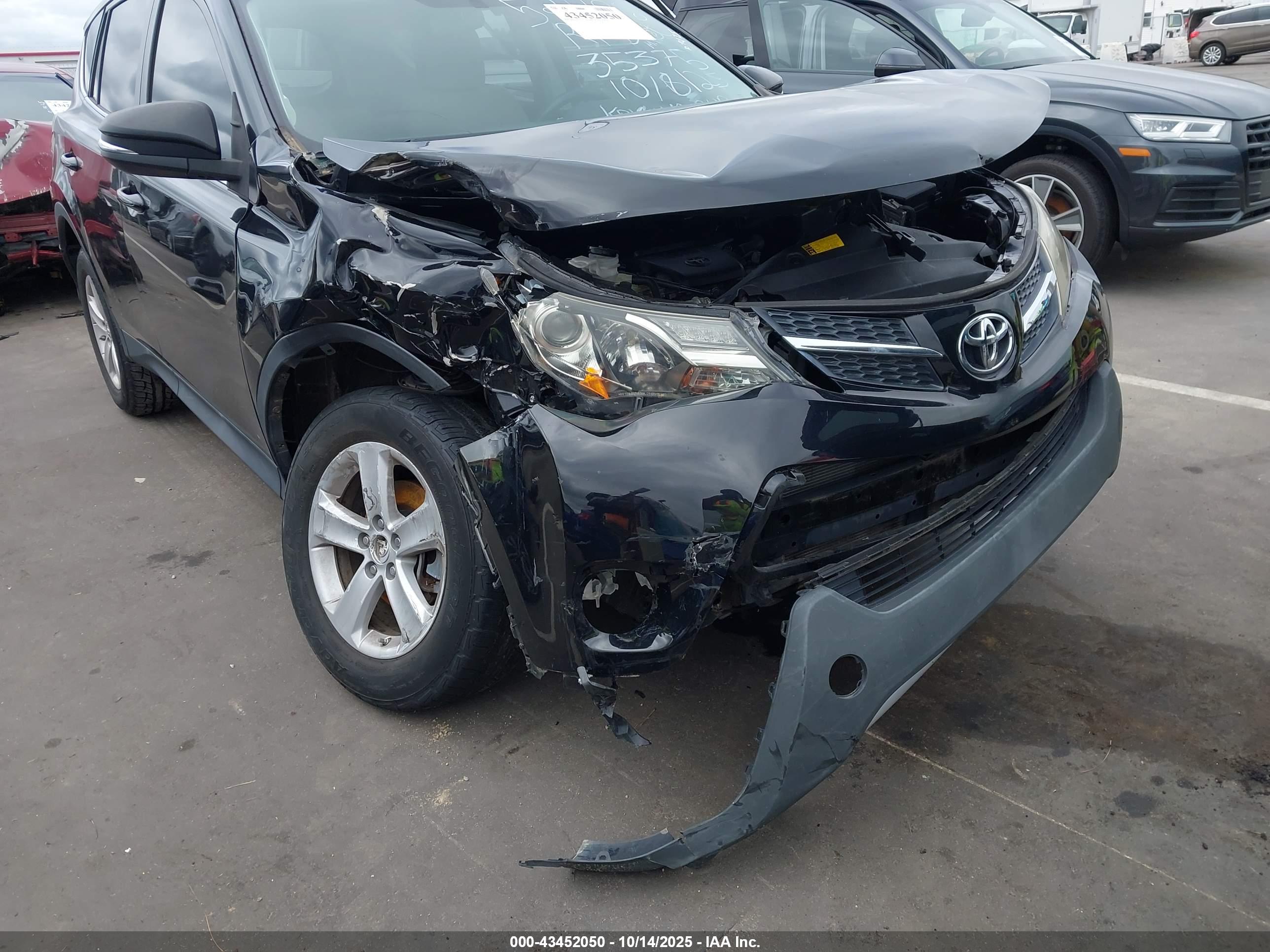TOYOTA RAV4 image 6