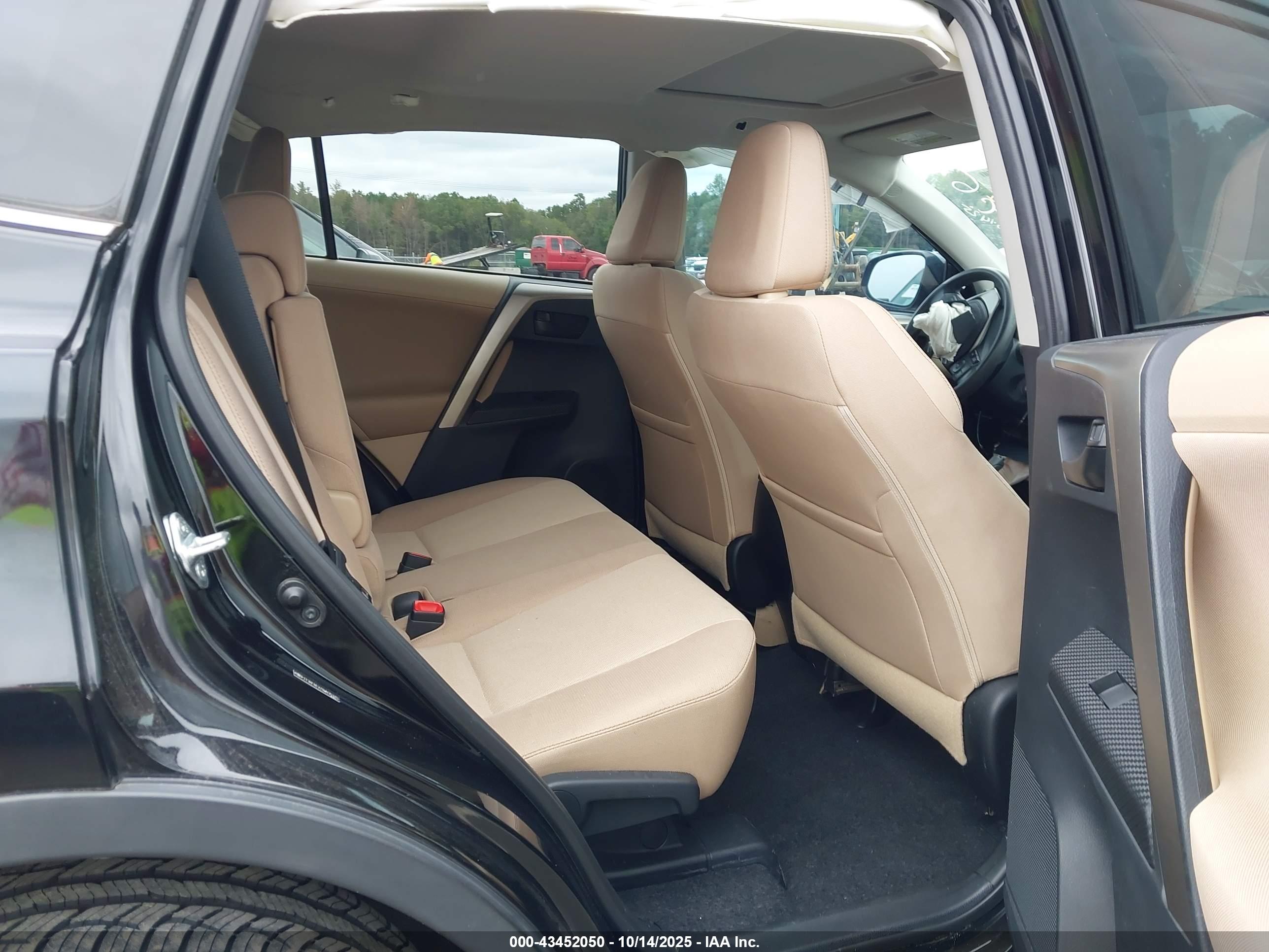 TOYOTA RAV4 image 8