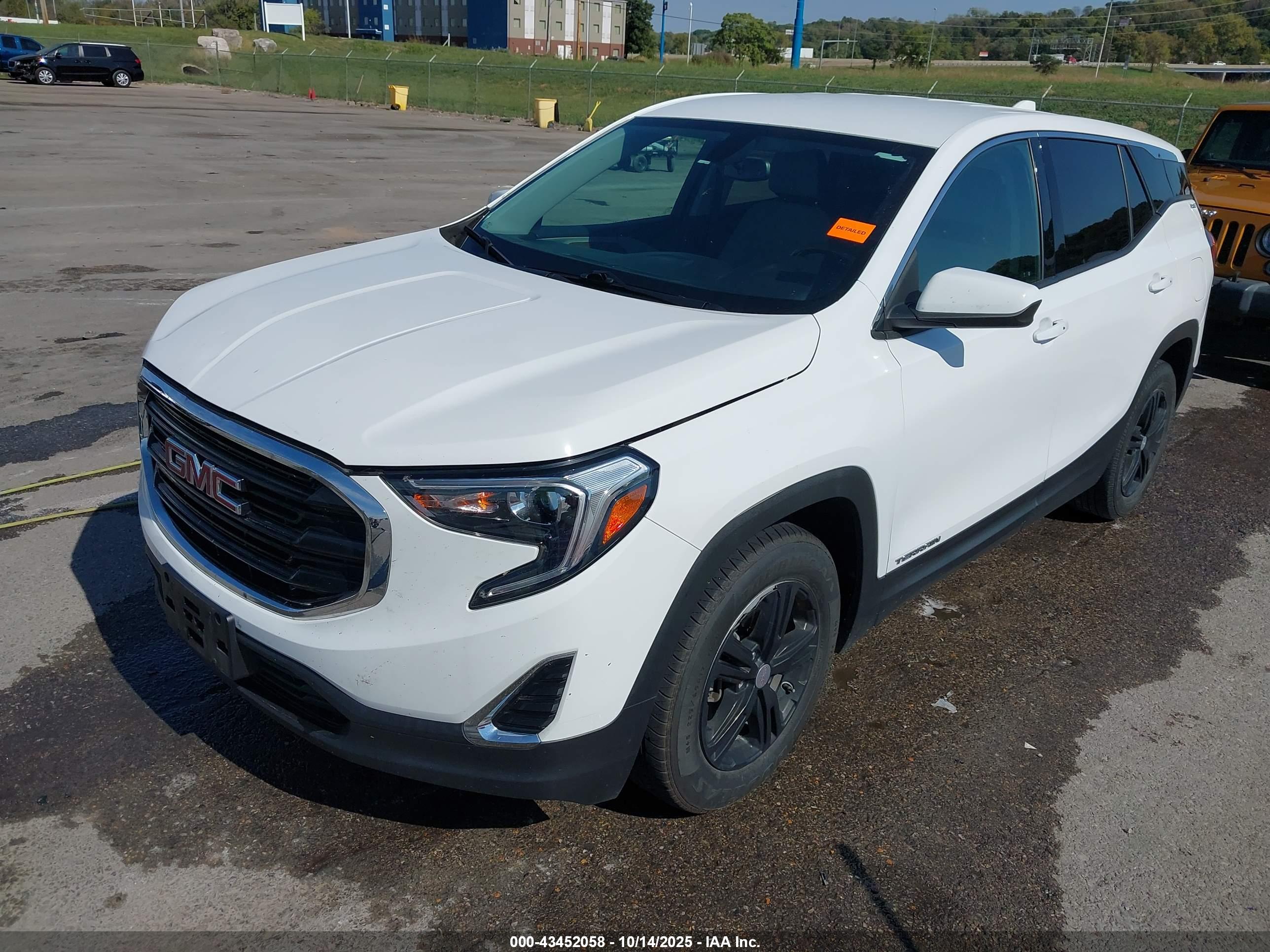 GMC TERRAIN image 2