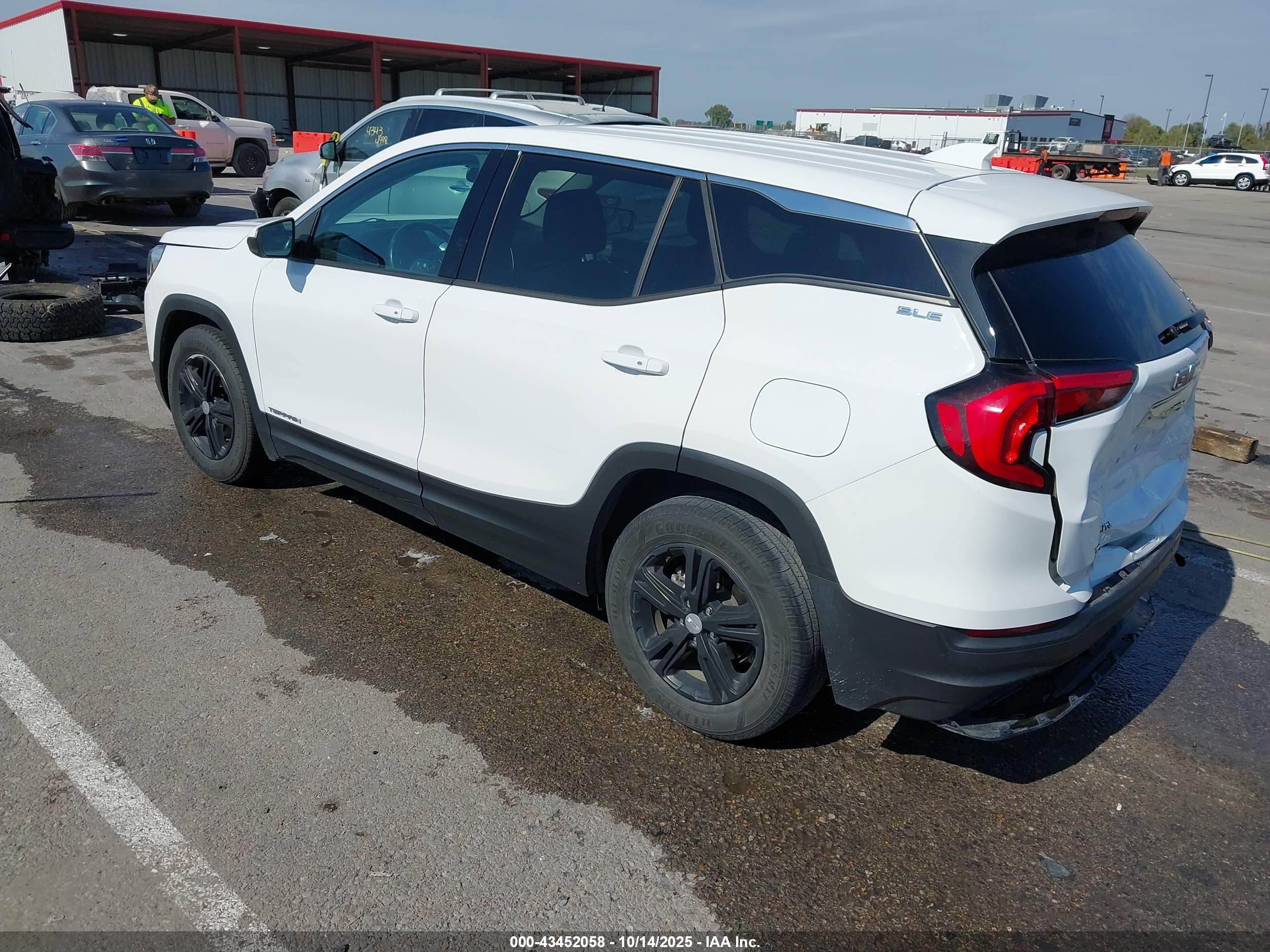 GMC TERRAIN image 3