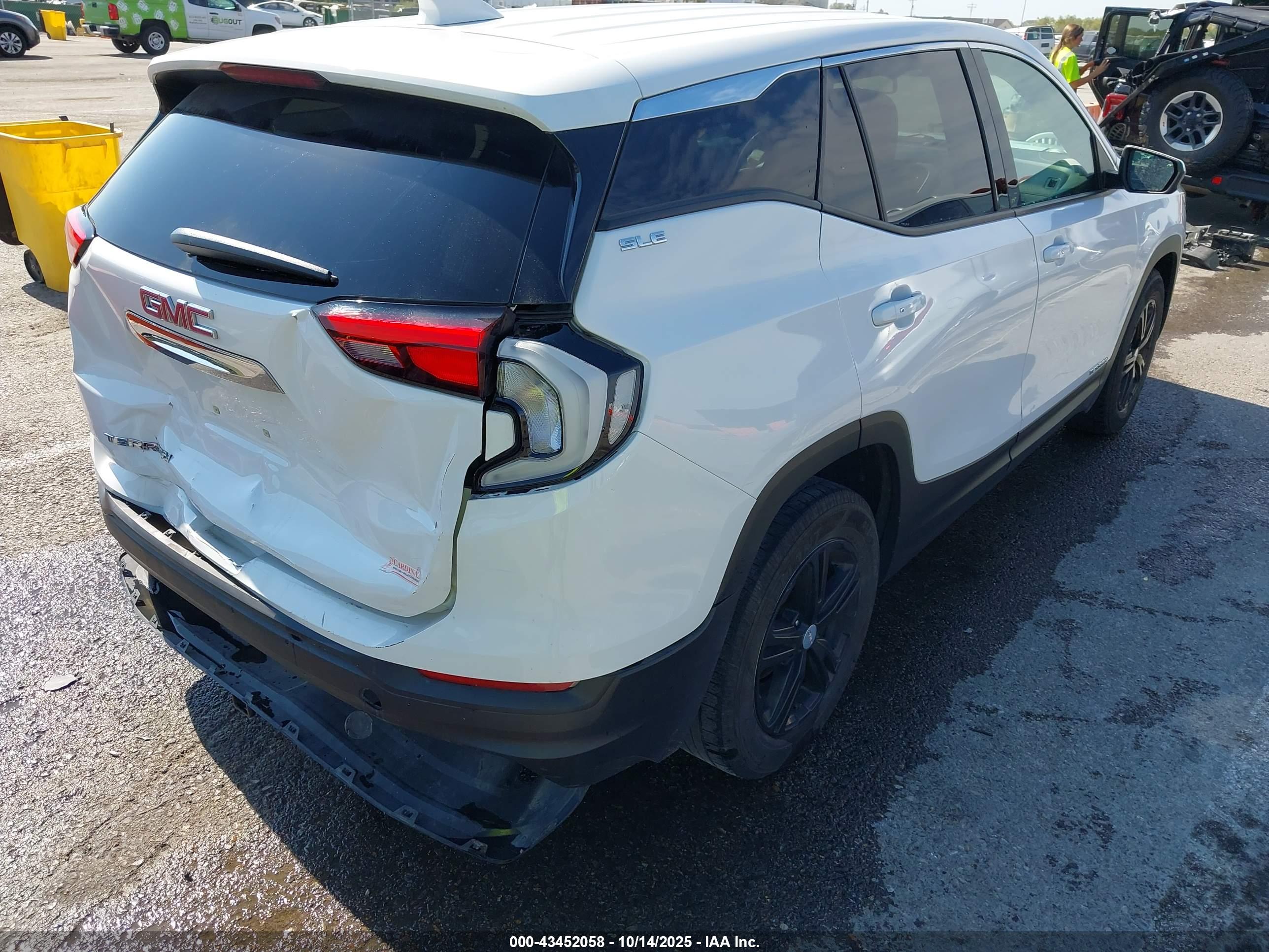 GMC TERRAIN image 4