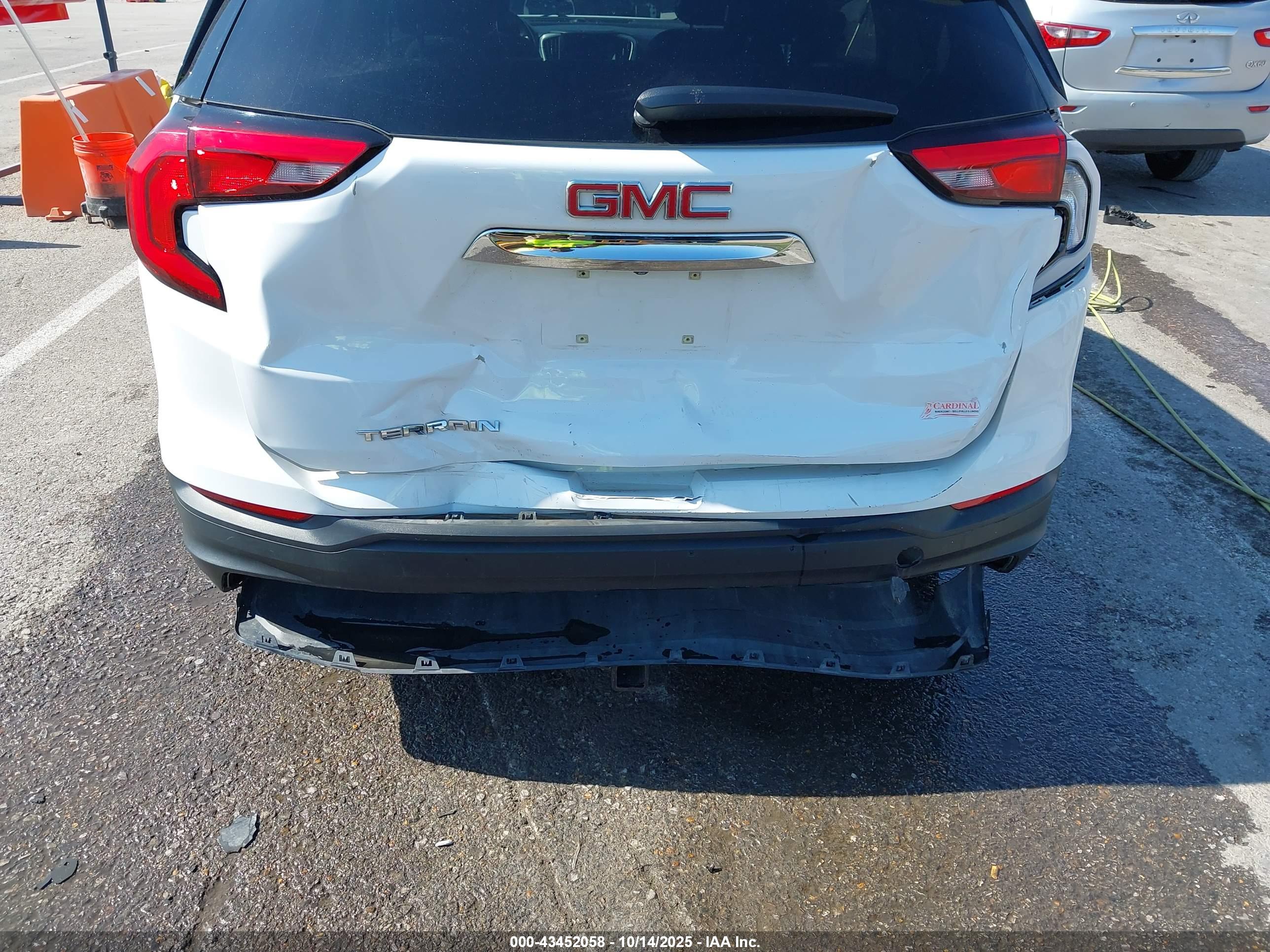 GMC TERRAIN image 6