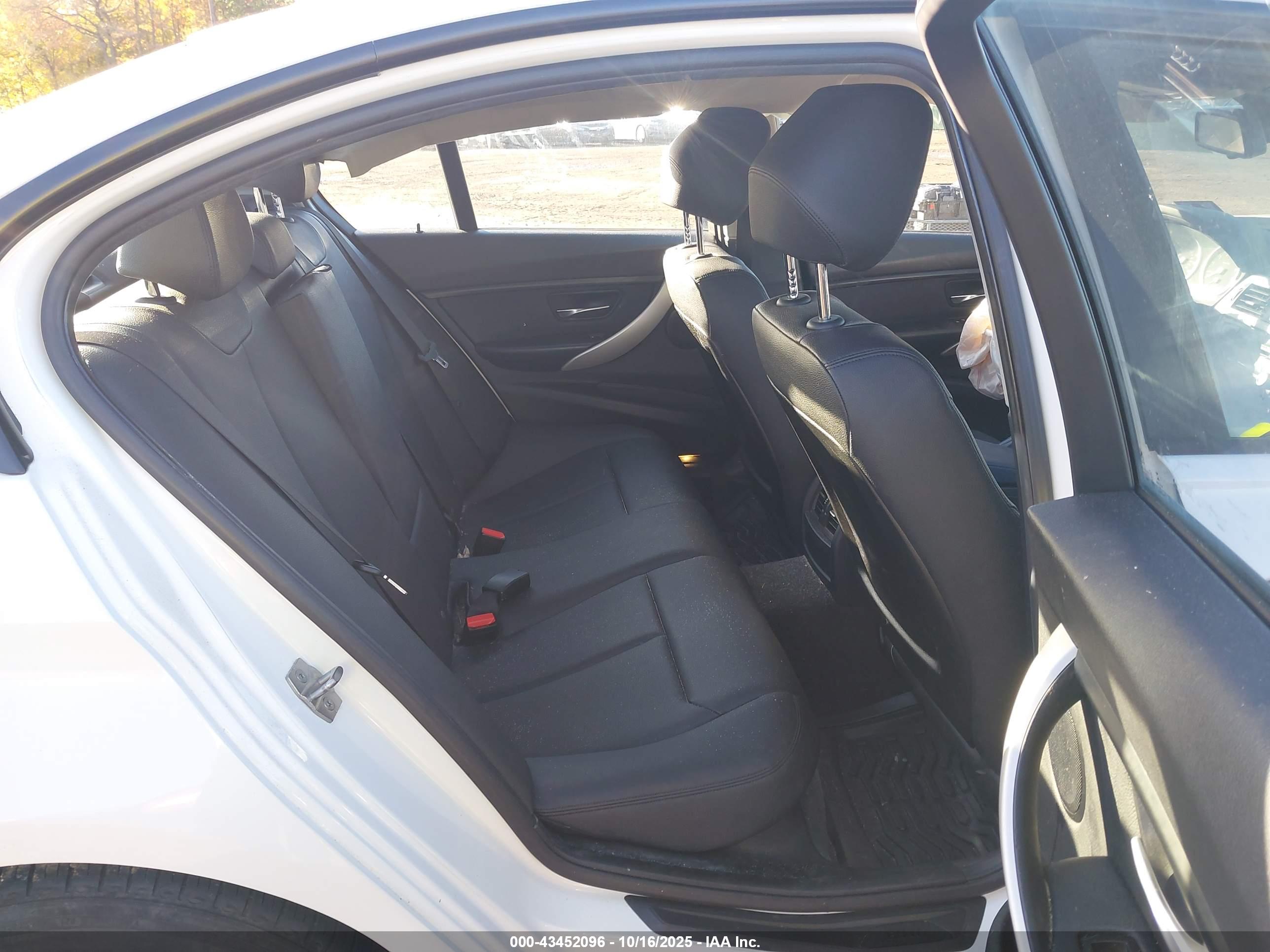 BMW 320I image 8