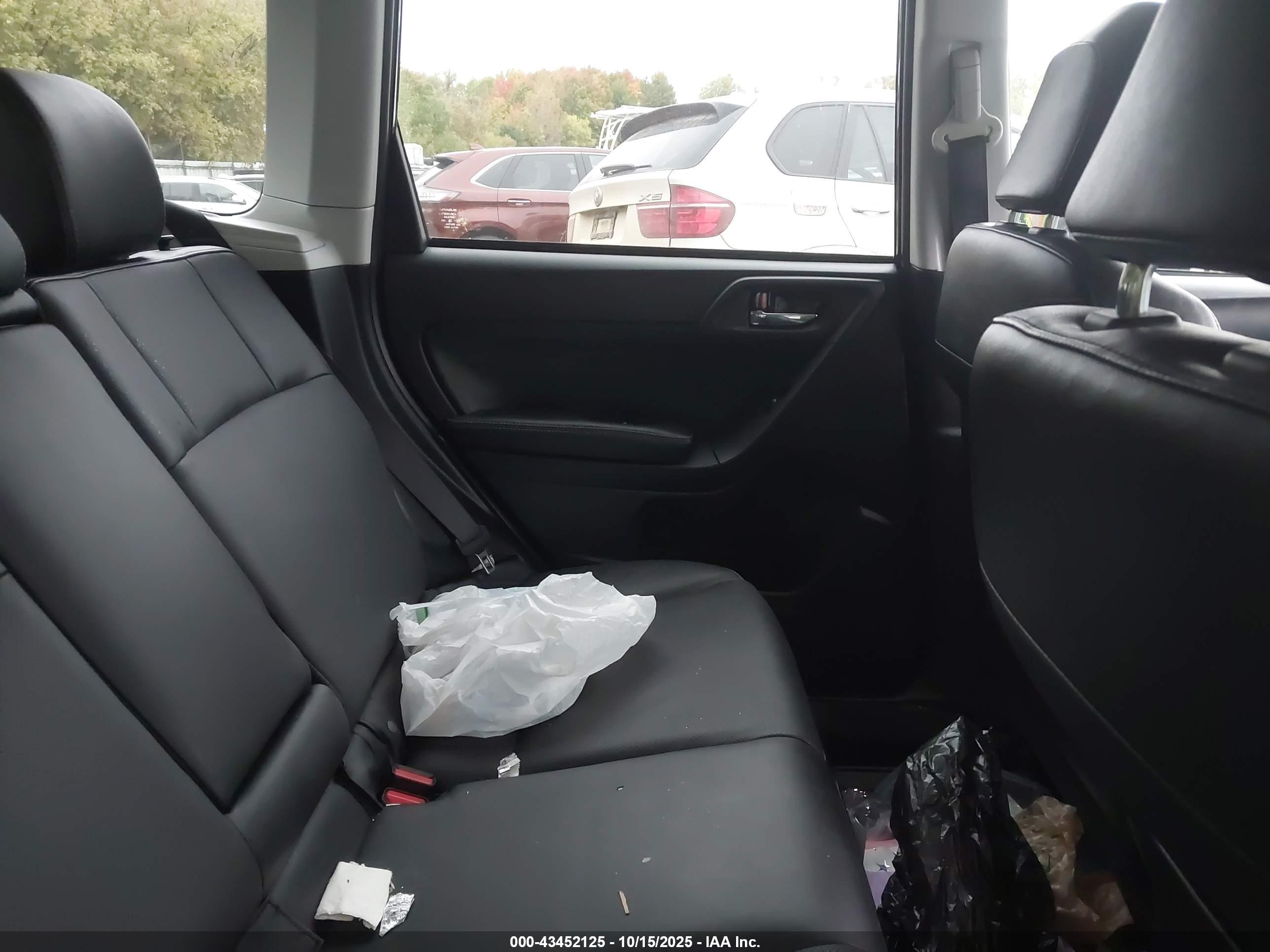 SUBARU FORESTER image 8