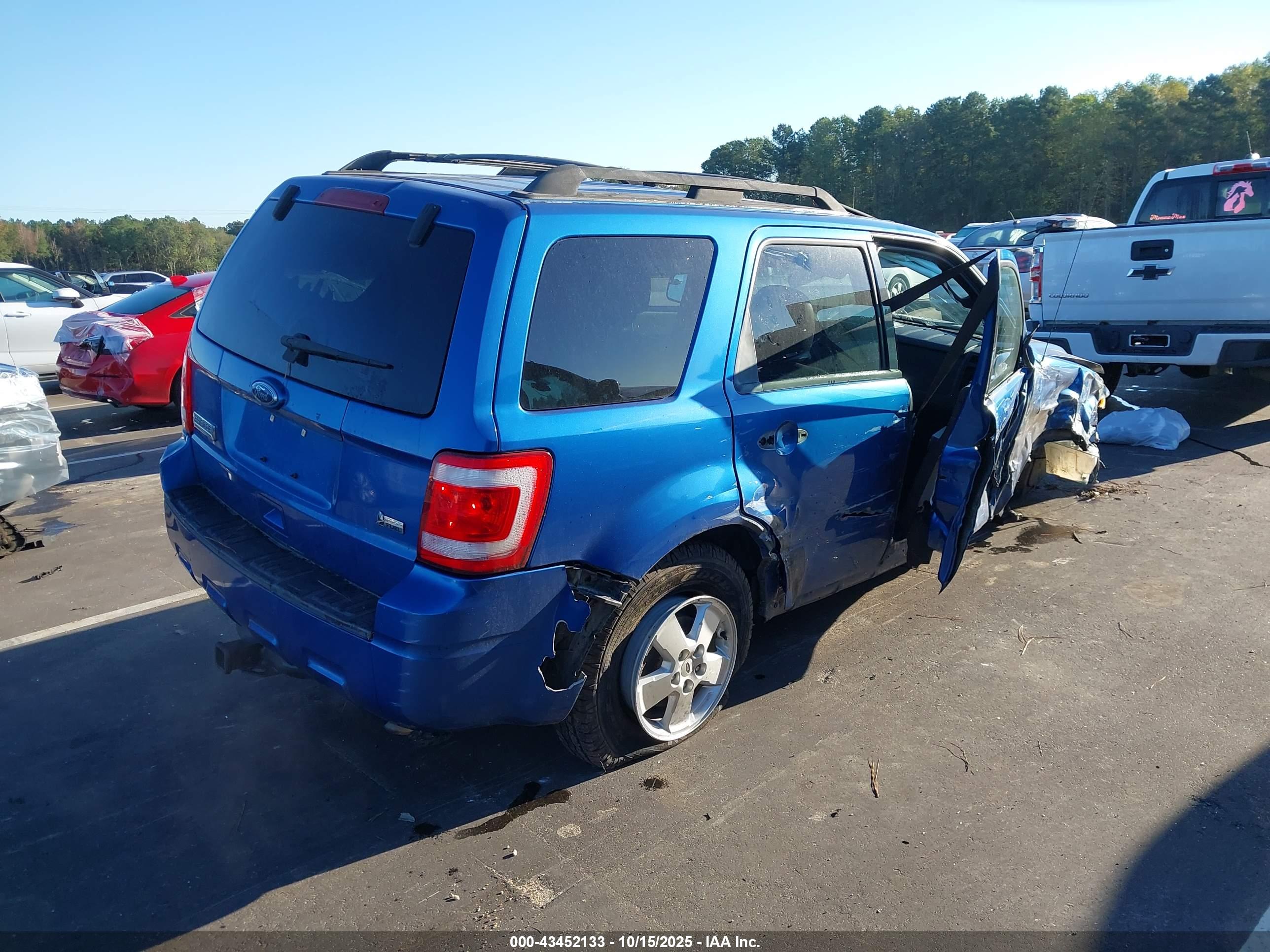 FORD ESCAPE image 4