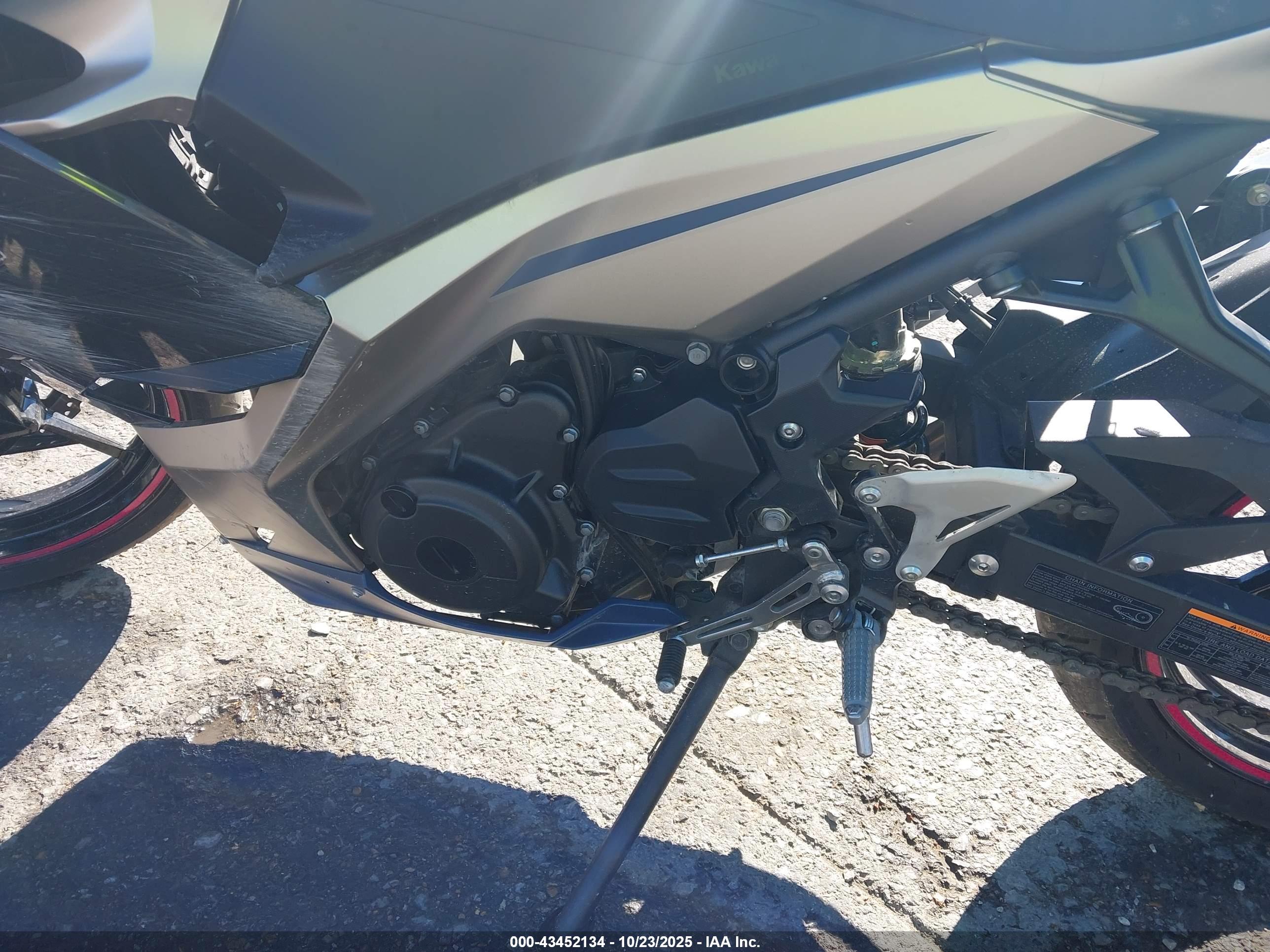 KAWASAKI EX400 image 9