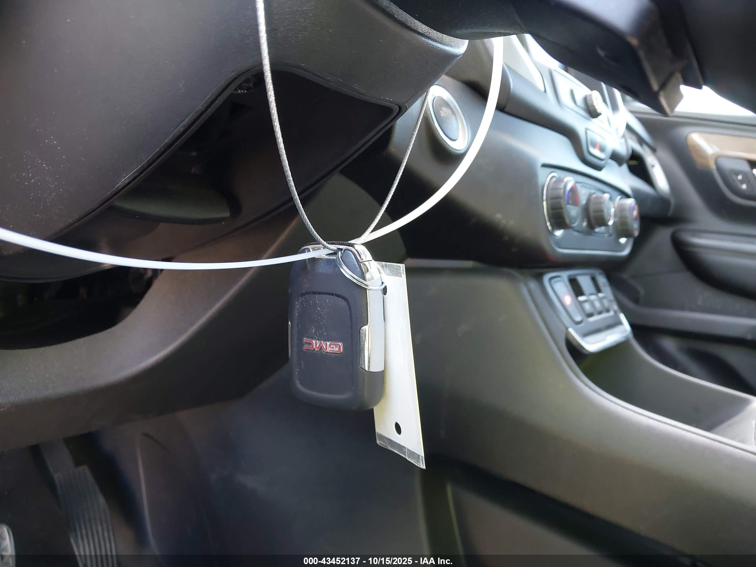 GMC TERRAIN image 11