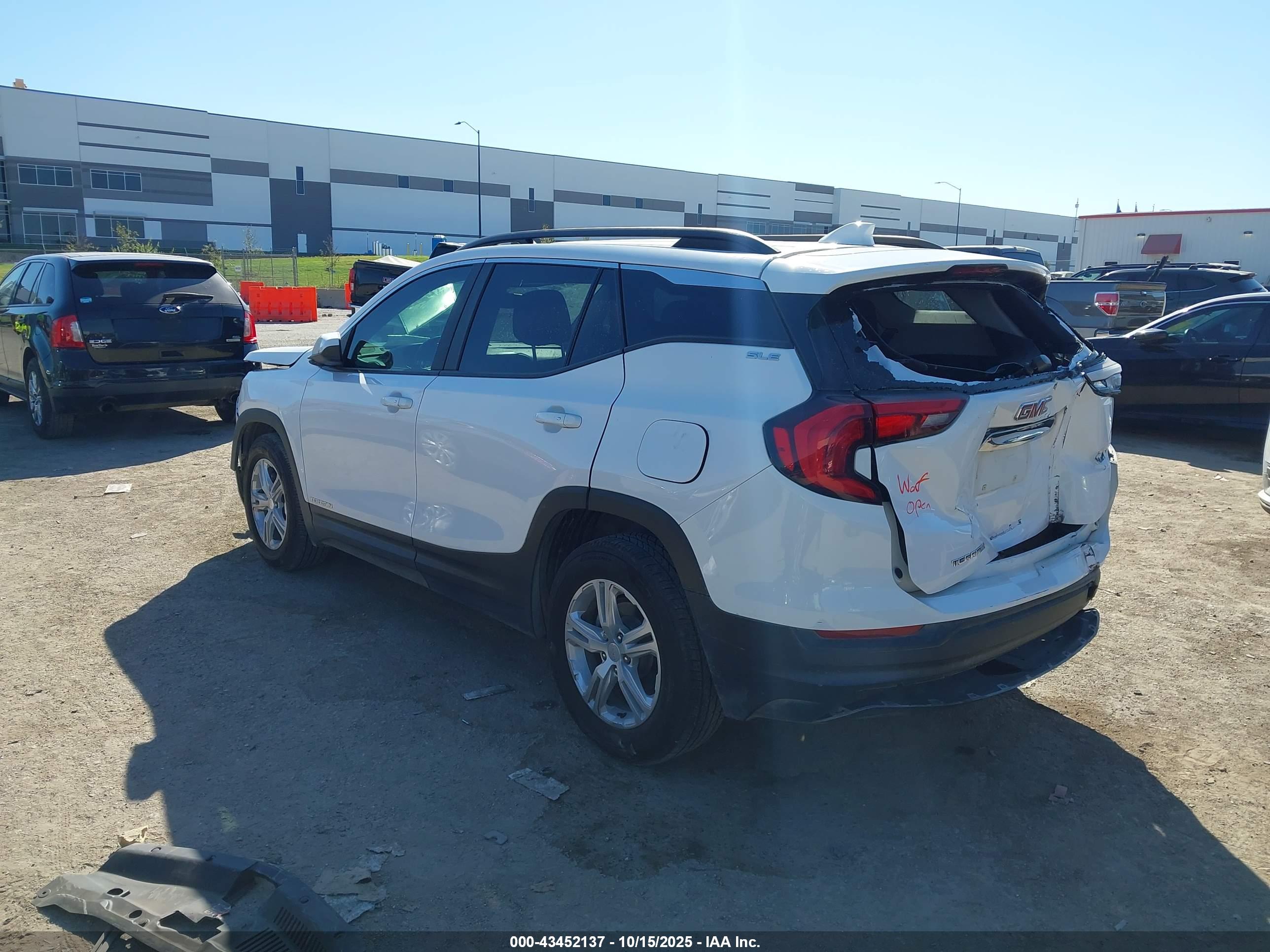 GMC TERRAIN image 3
