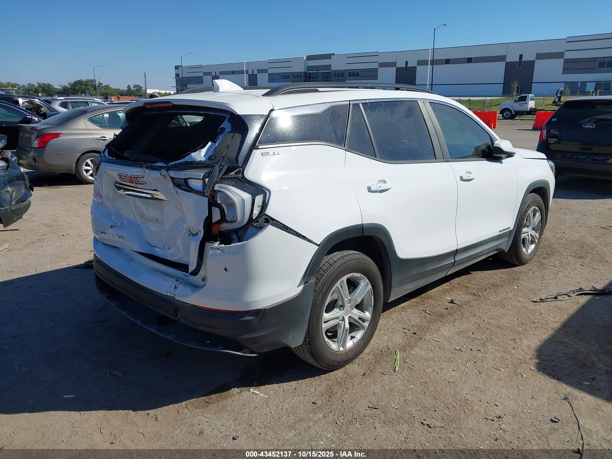 GMC TERRAIN image 4