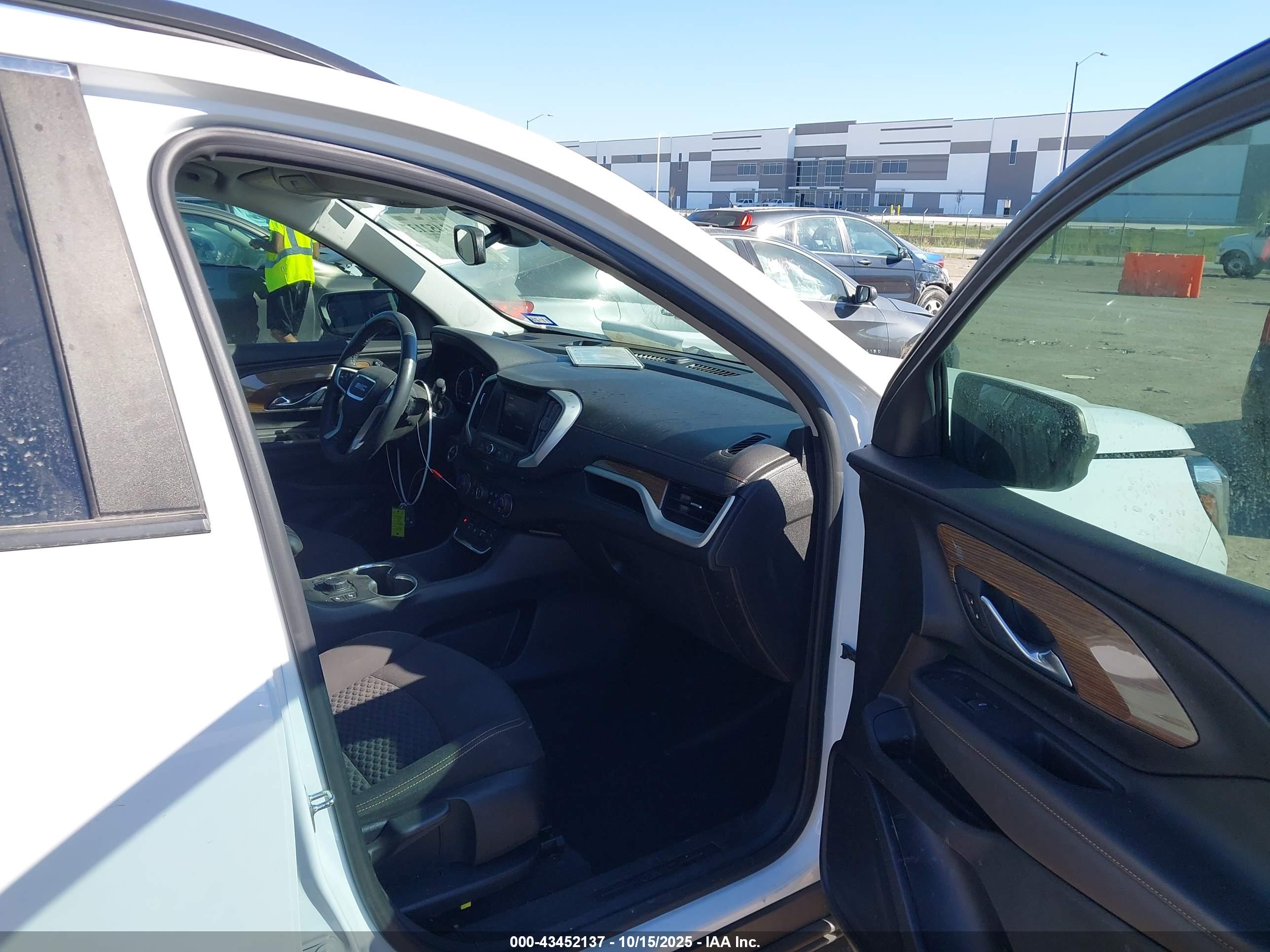 GMC TERRAIN image 5