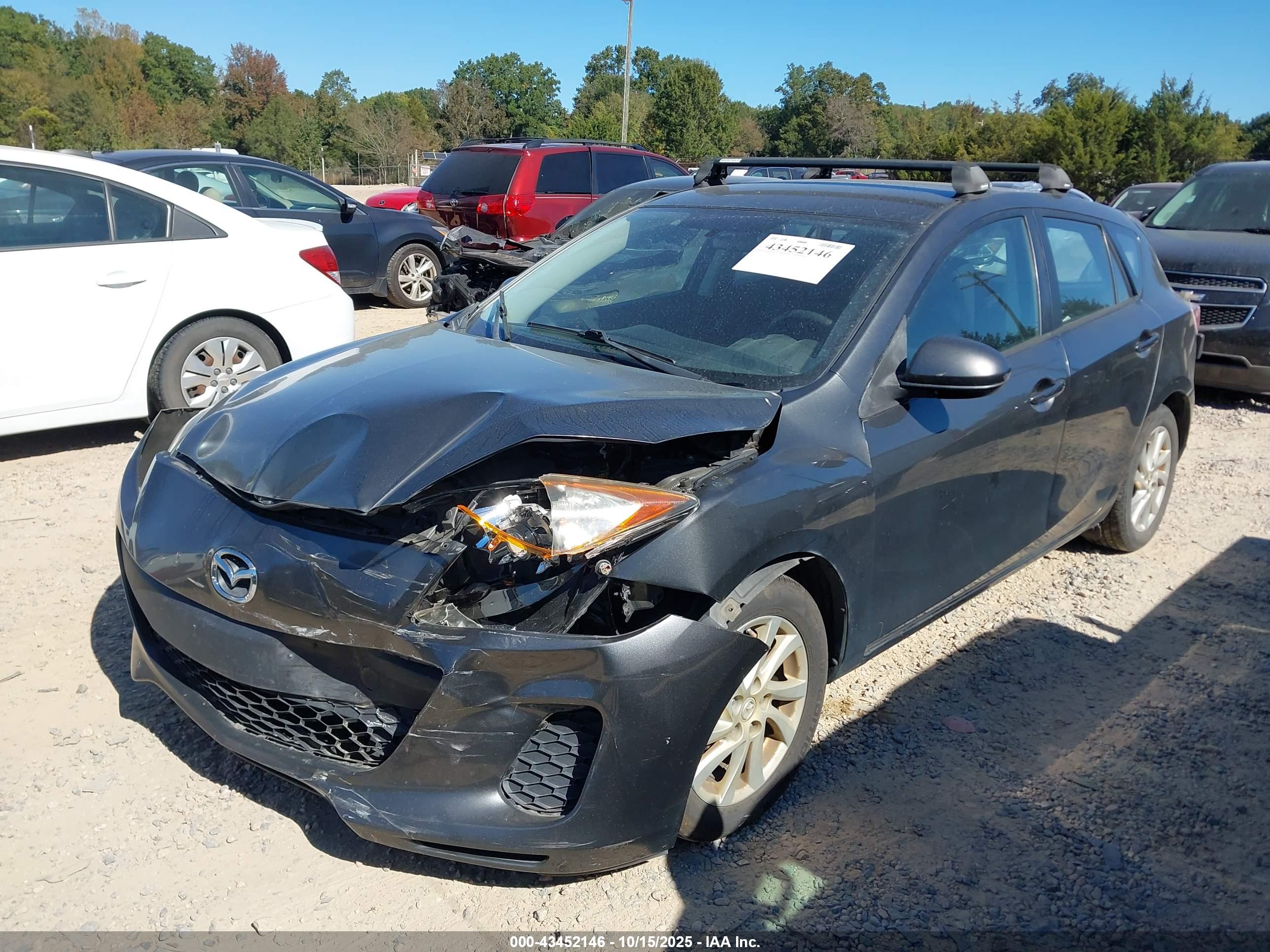 MAZDA MAZDA3 image 2