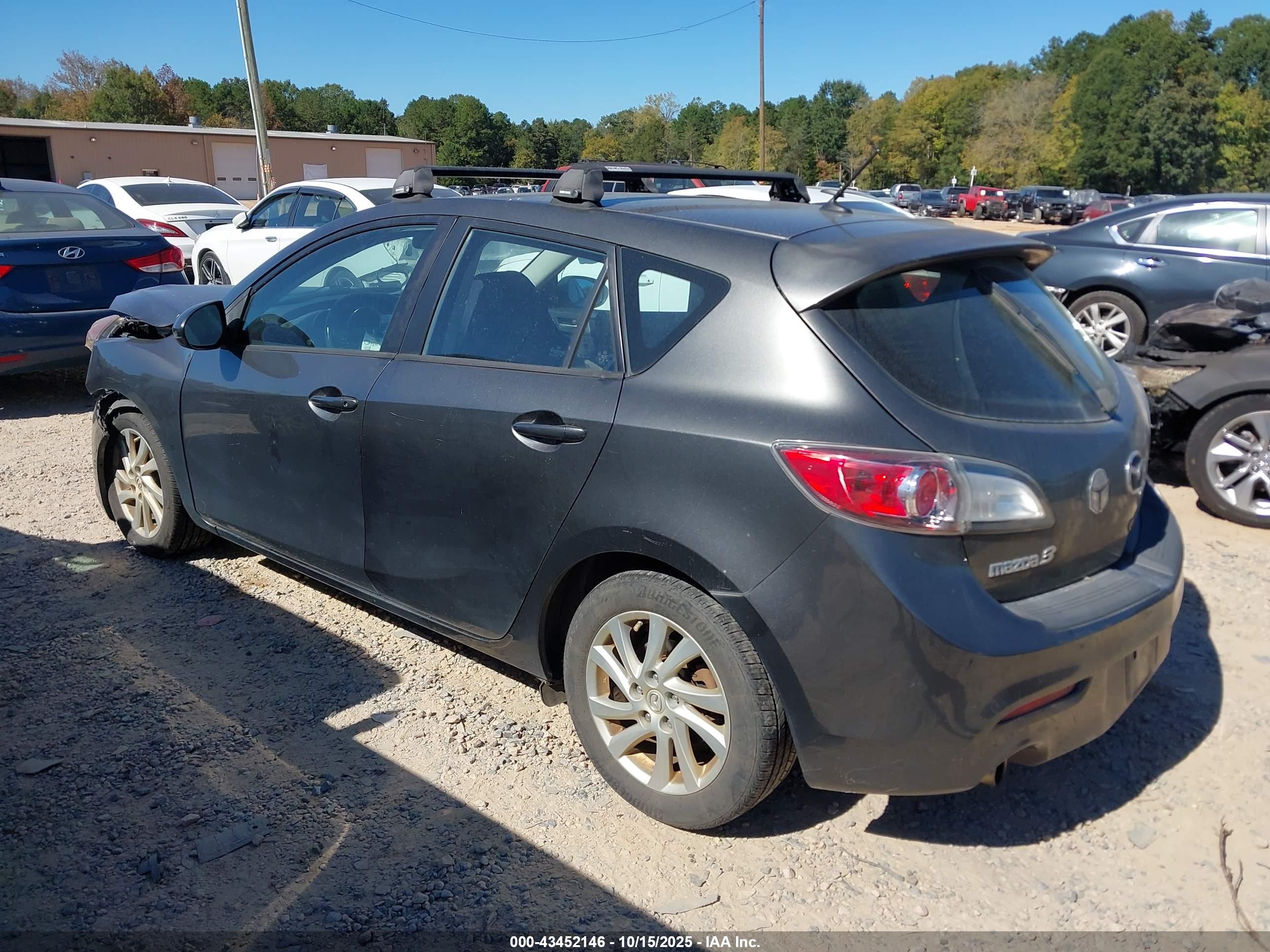 MAZDA MAZDA3 image 3