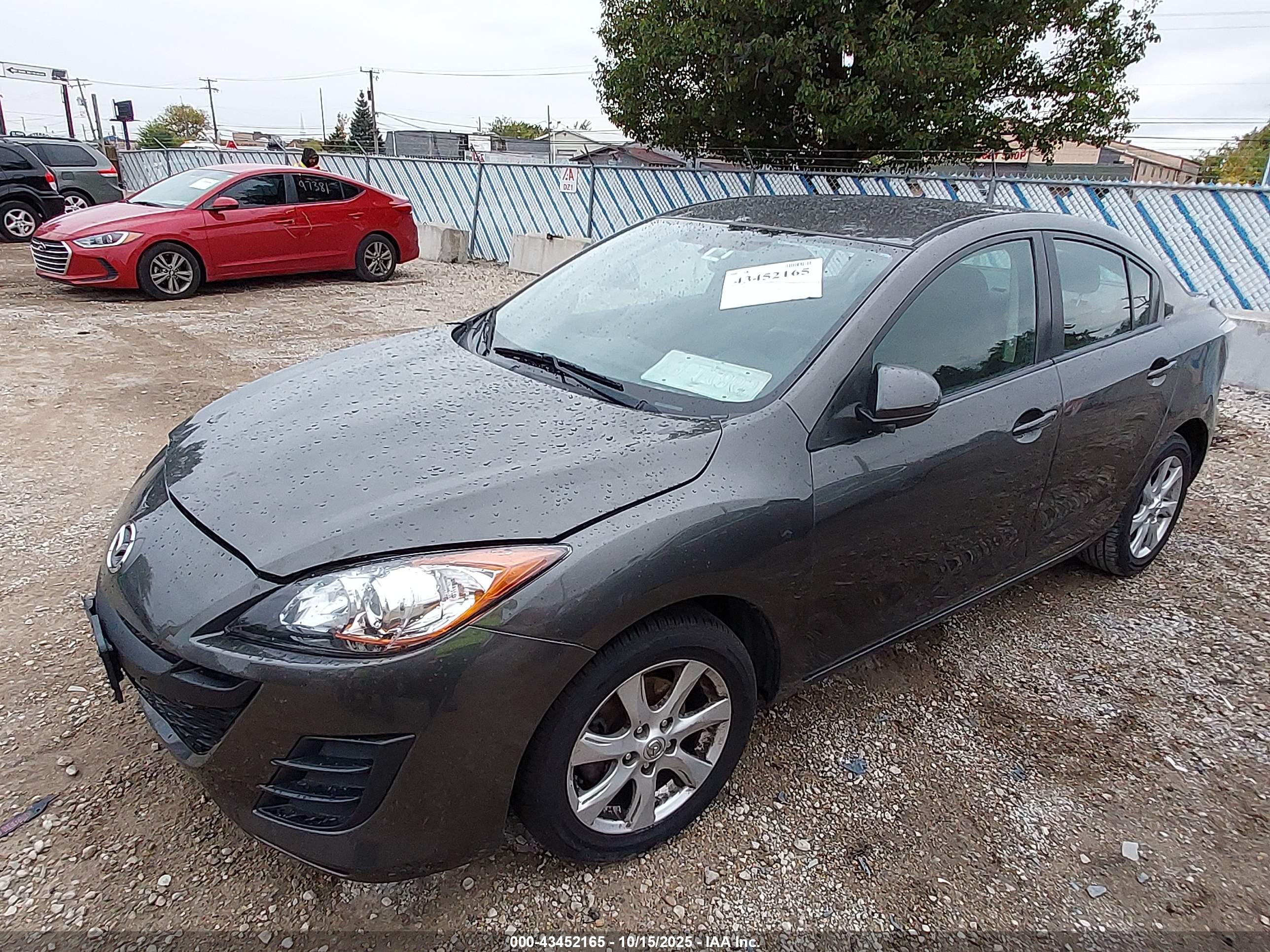 MAZDA MAZDA3 image 2