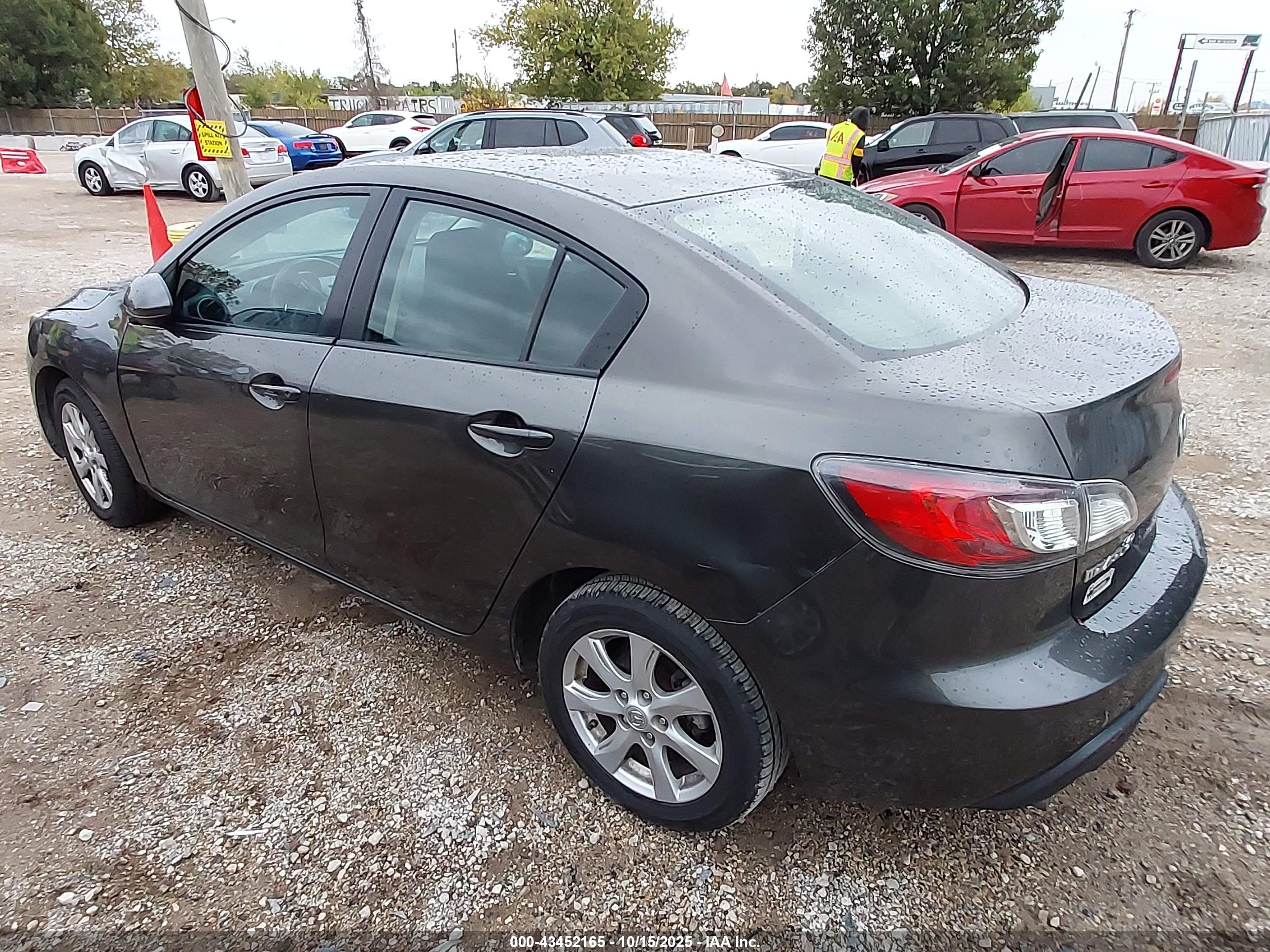 MAZDA MAZDA3 image 3