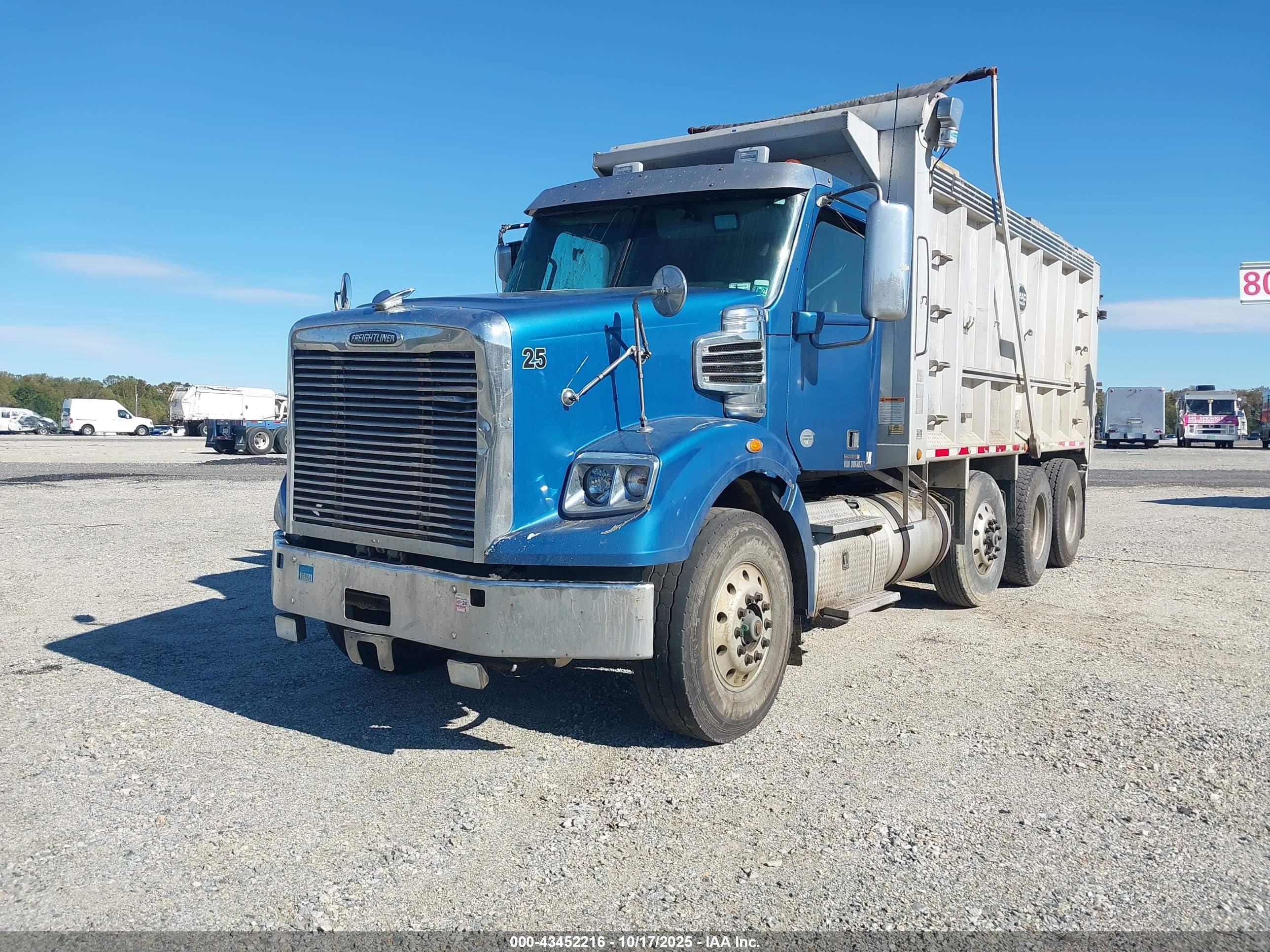 FREIGHTLINER 122SD image 2