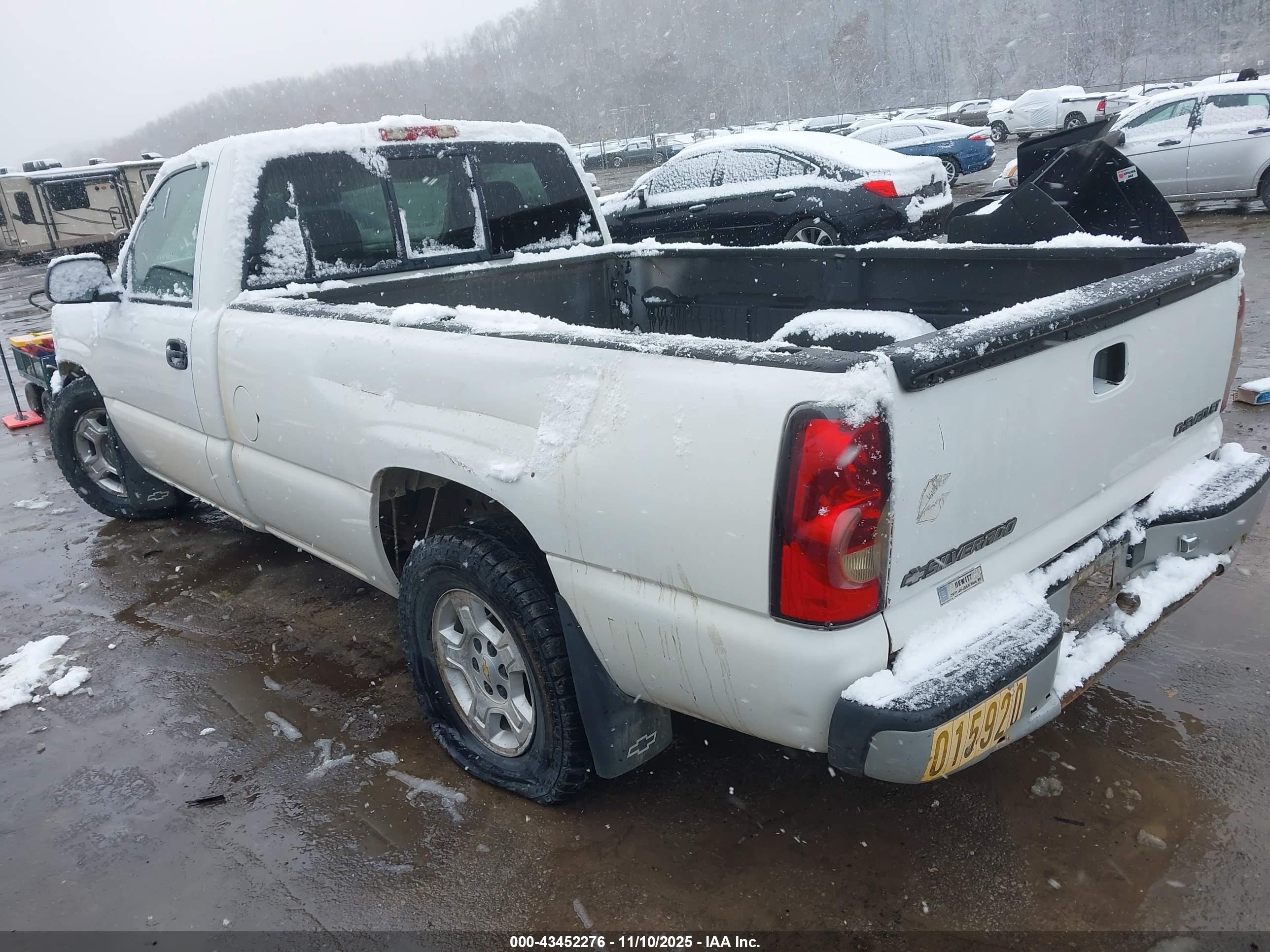 CHEVROLET SILVERADO image 3