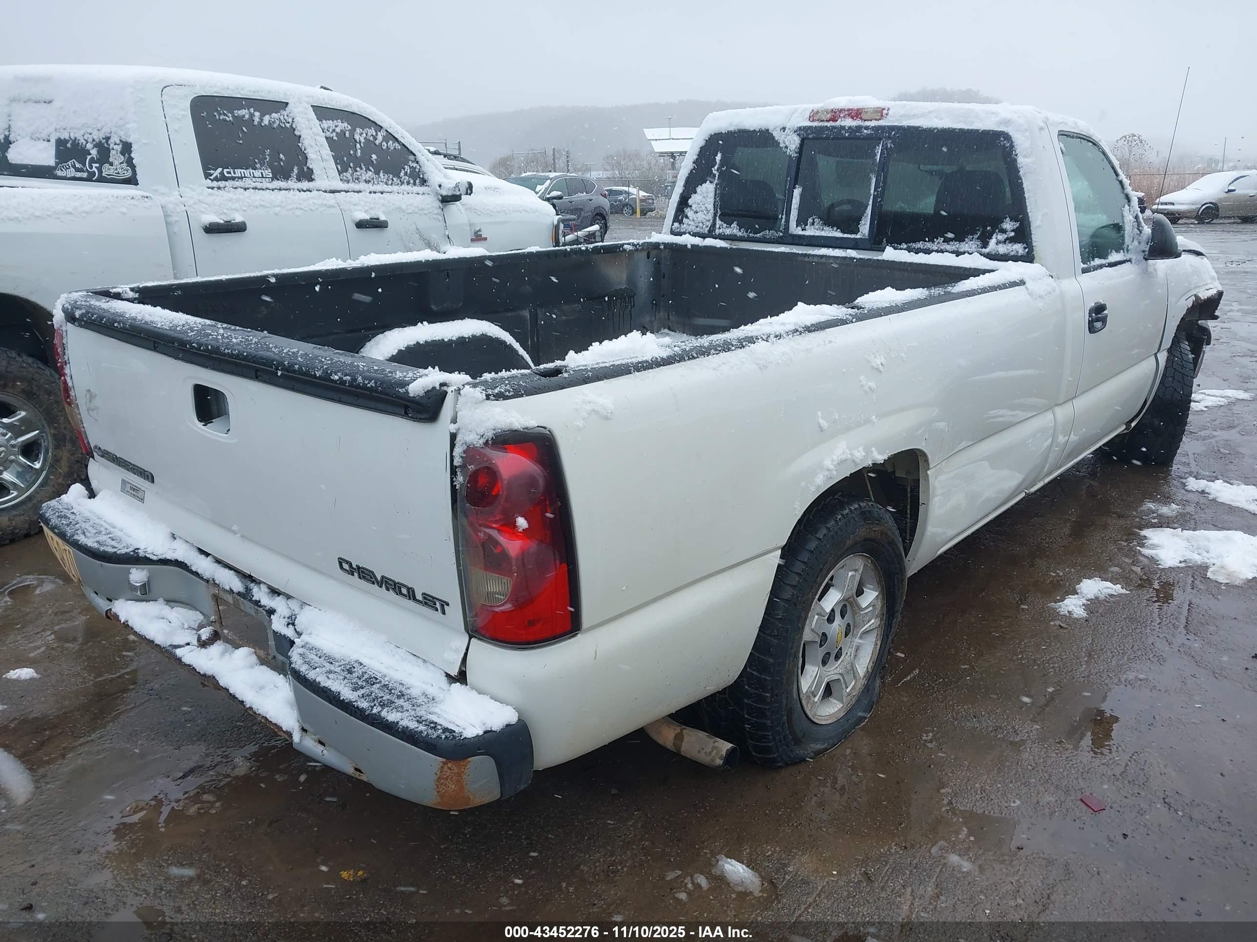 CHEVROLET SILVERADO image 4