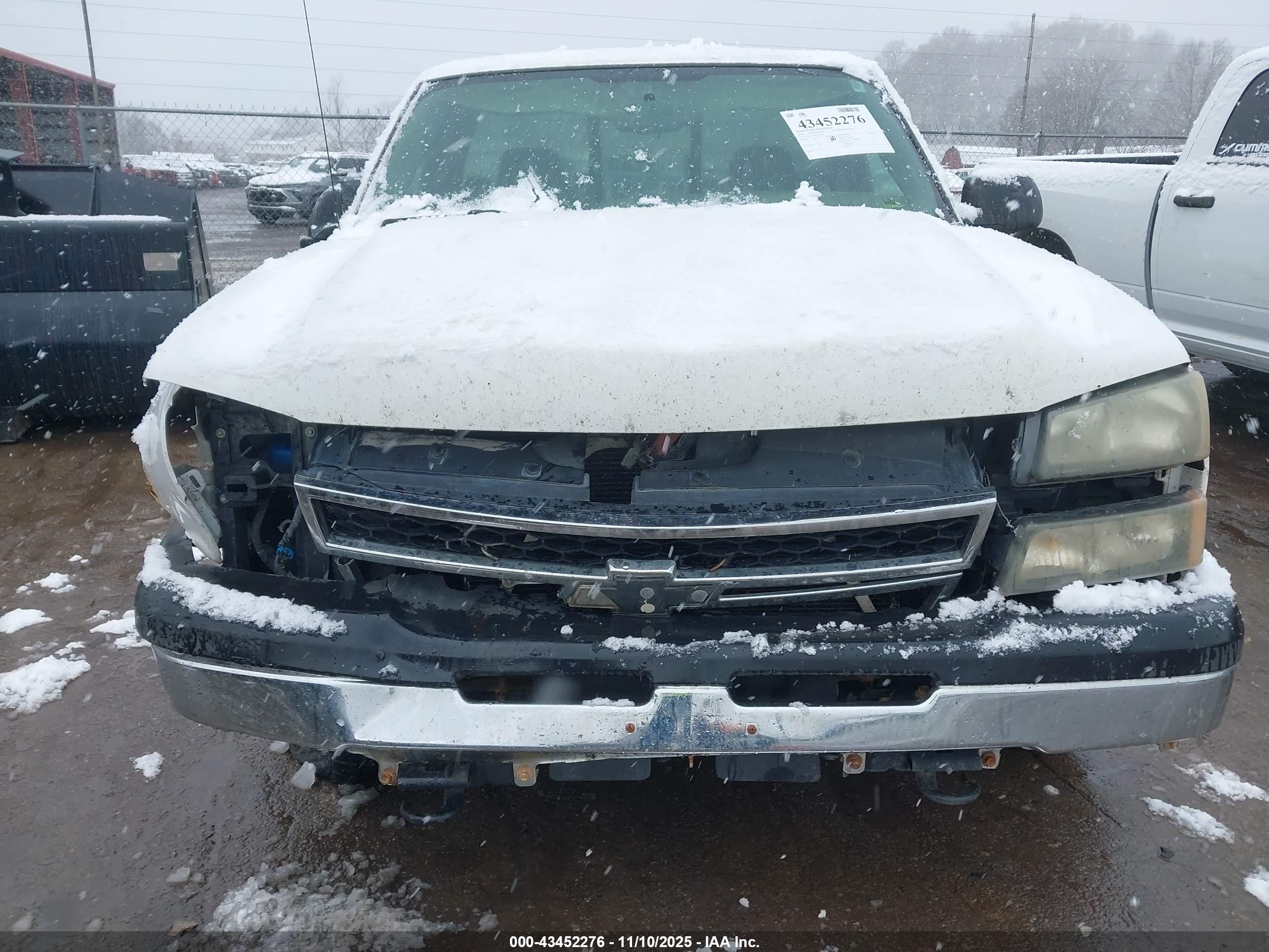 CHEVROLET SILVERADO image 6