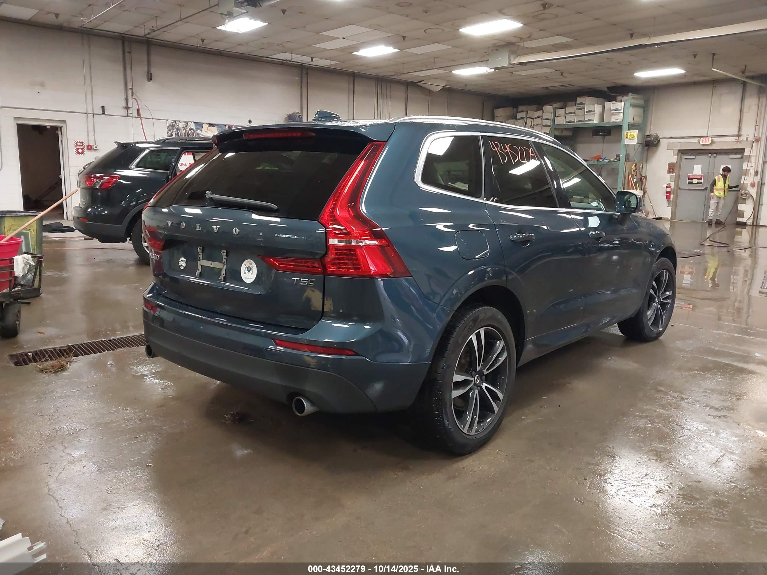 VOLVO XC60 image 4