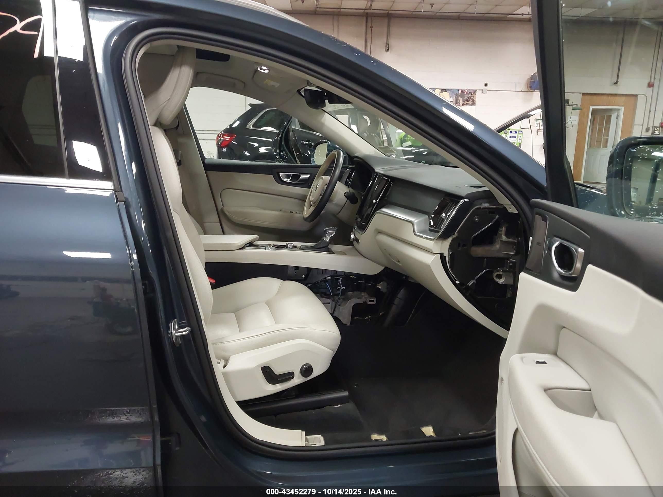 VOLVO XC60 image 5