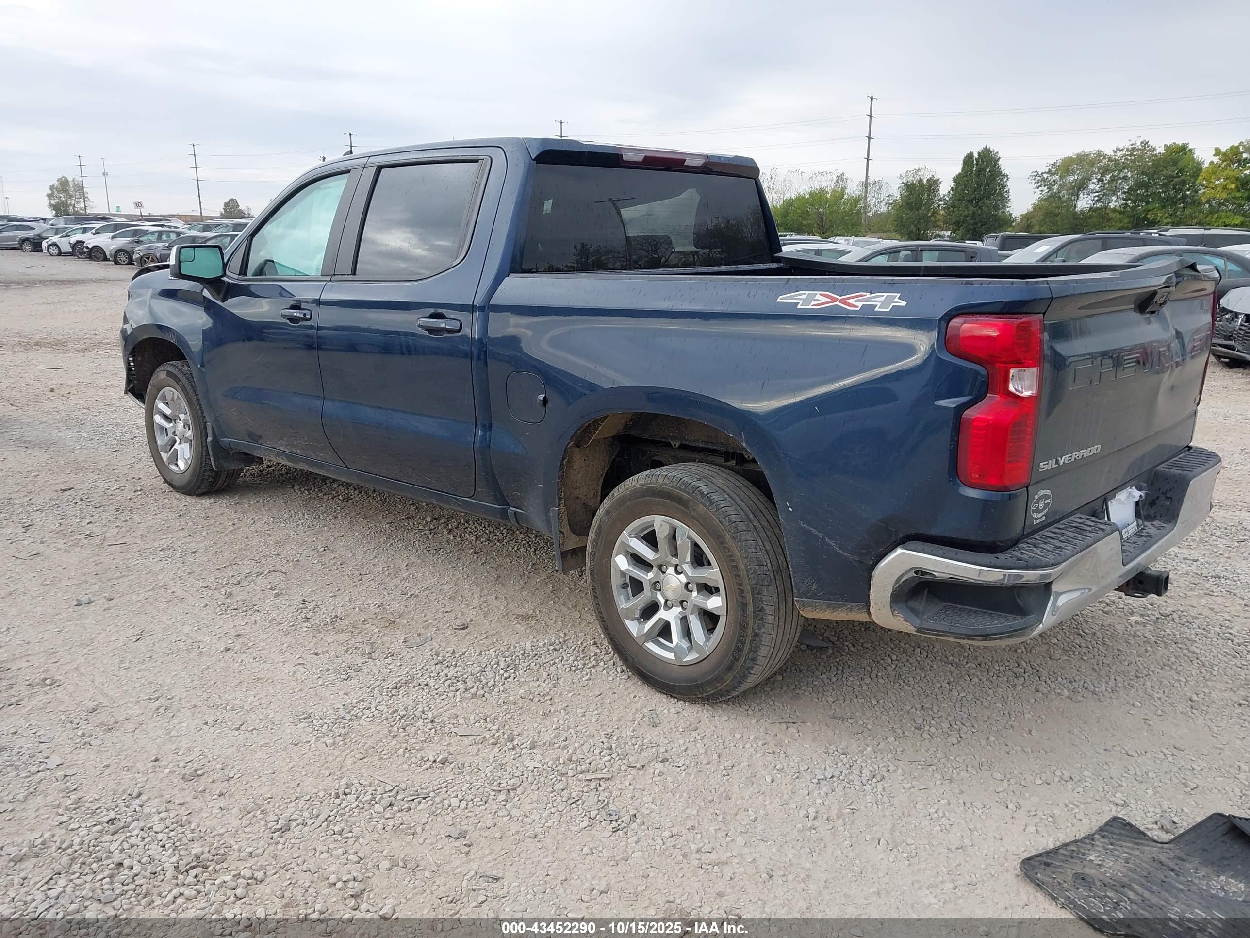 CHEVROLET SILVERADO image 3