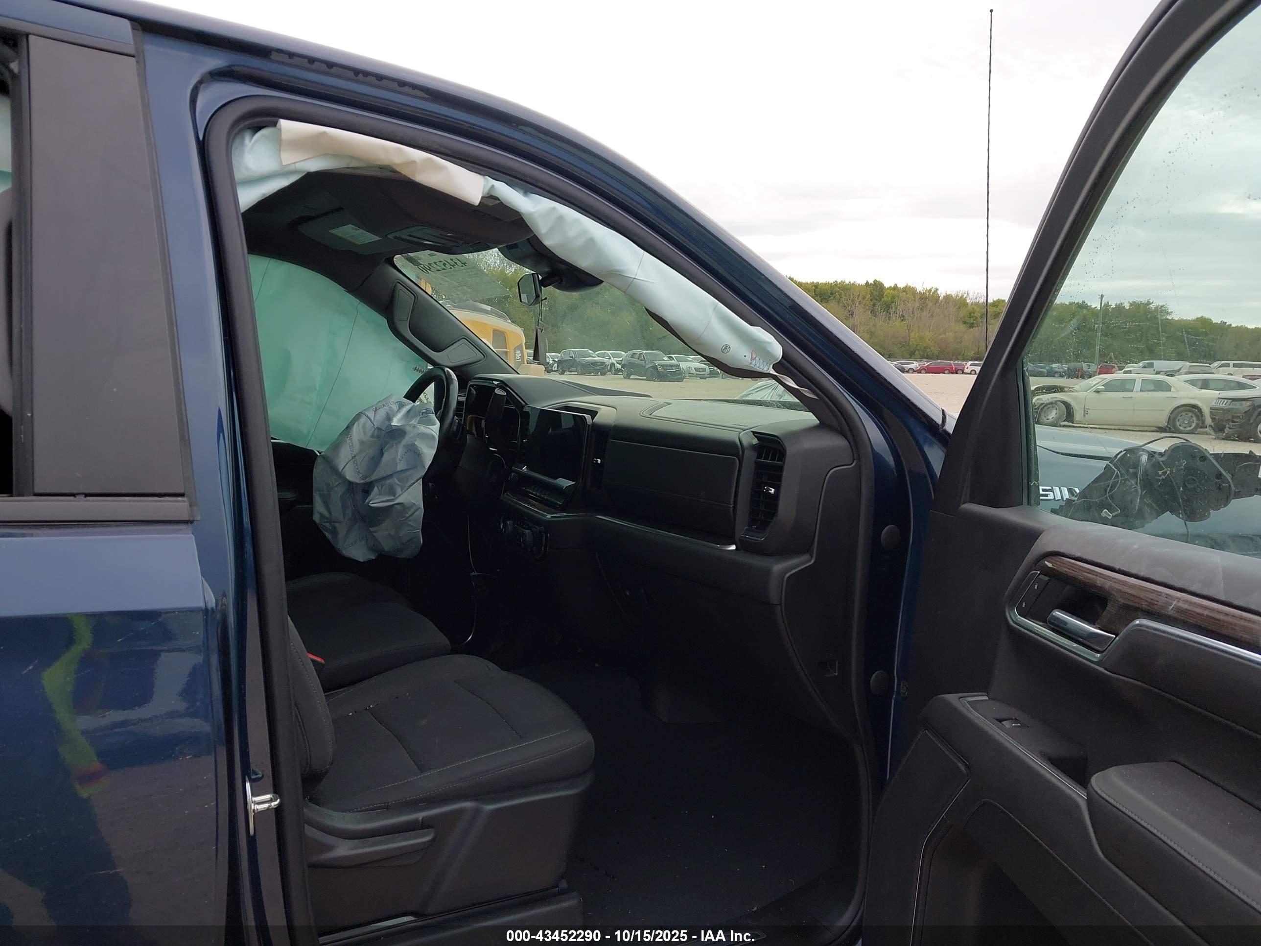 CHEVROLET SILVERADO image 5