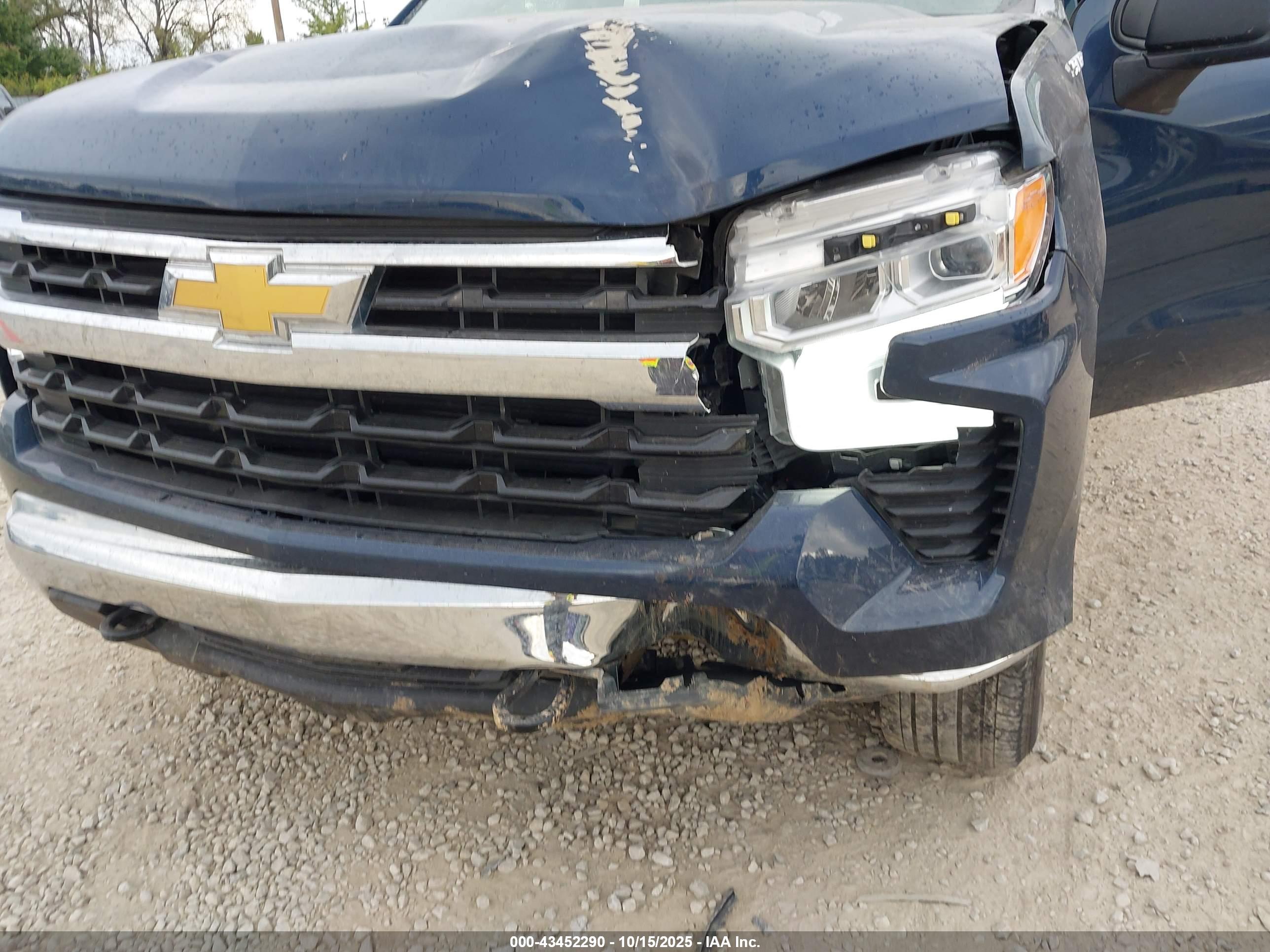 CHEVROLET SILVERADO image 6