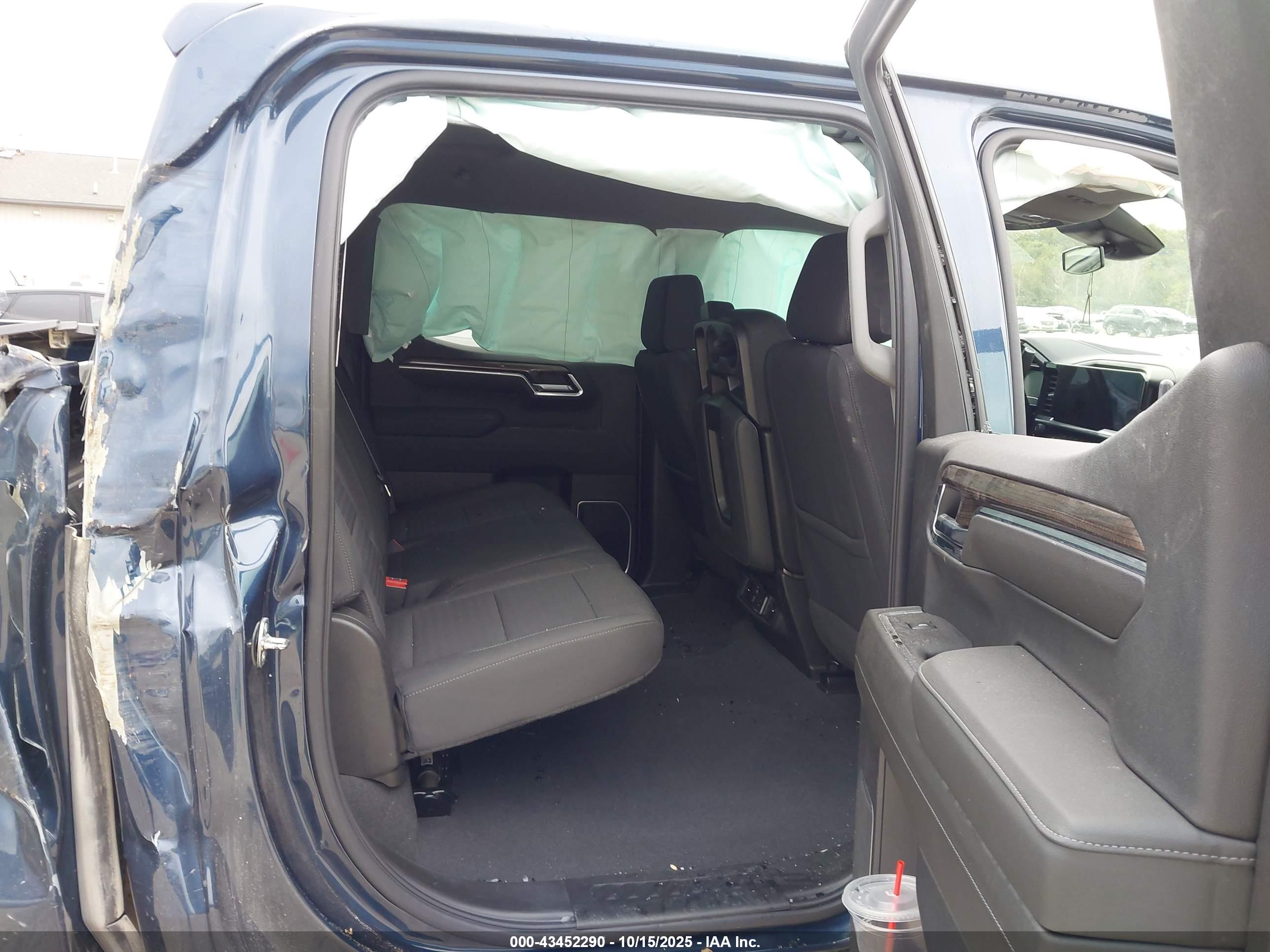 CHEVROLET SILVERADO image 8