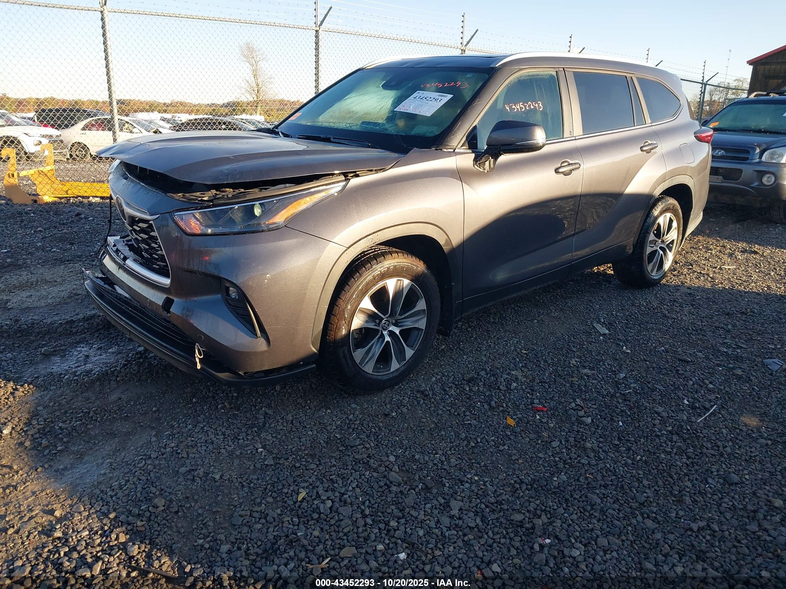 TOYOTA HIGHLANDER image 2
