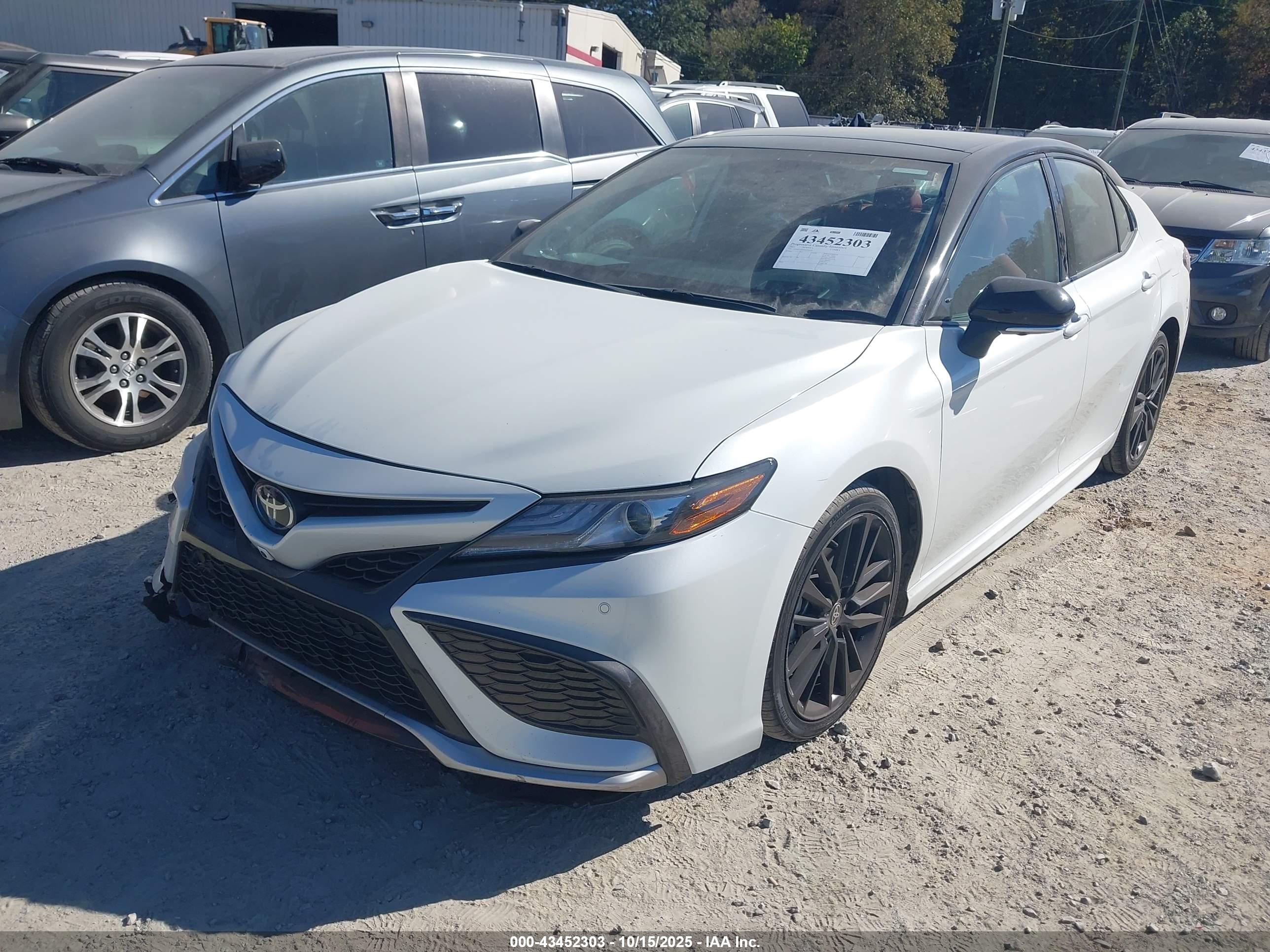 TOYOTA CAMRY image 2