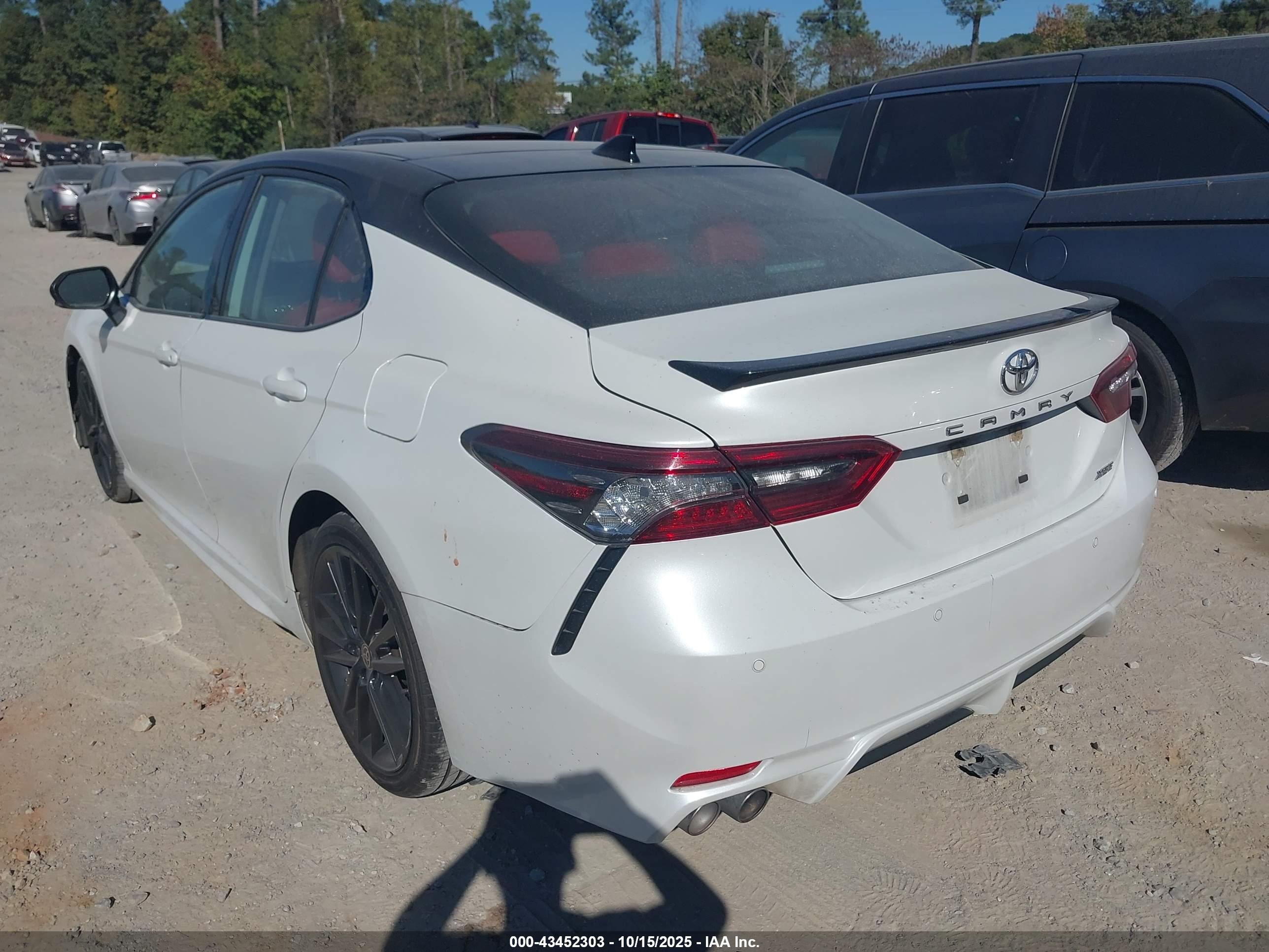 TOYOTA CAMRY image 3