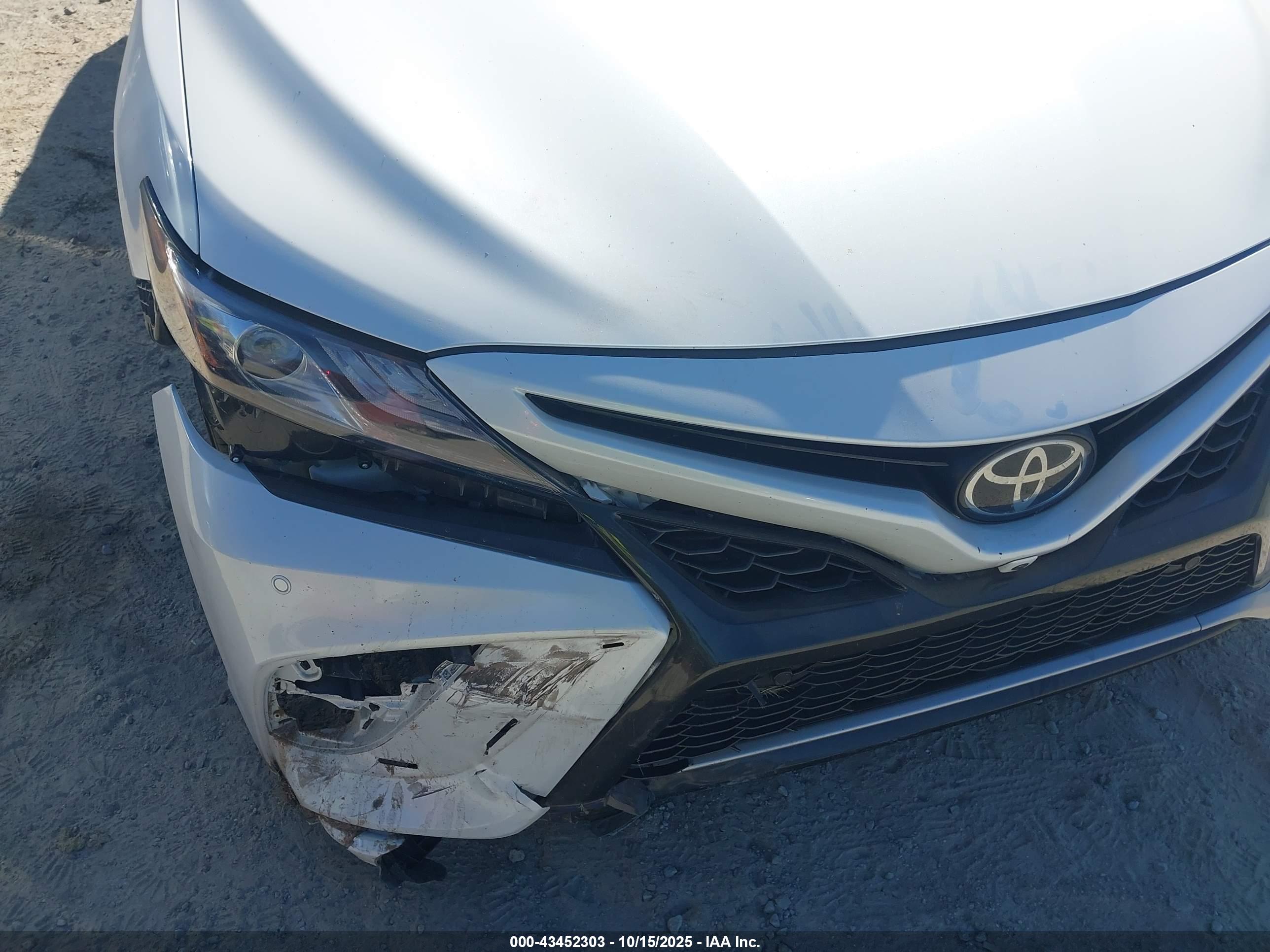 TOYOTA CAMRY image 6