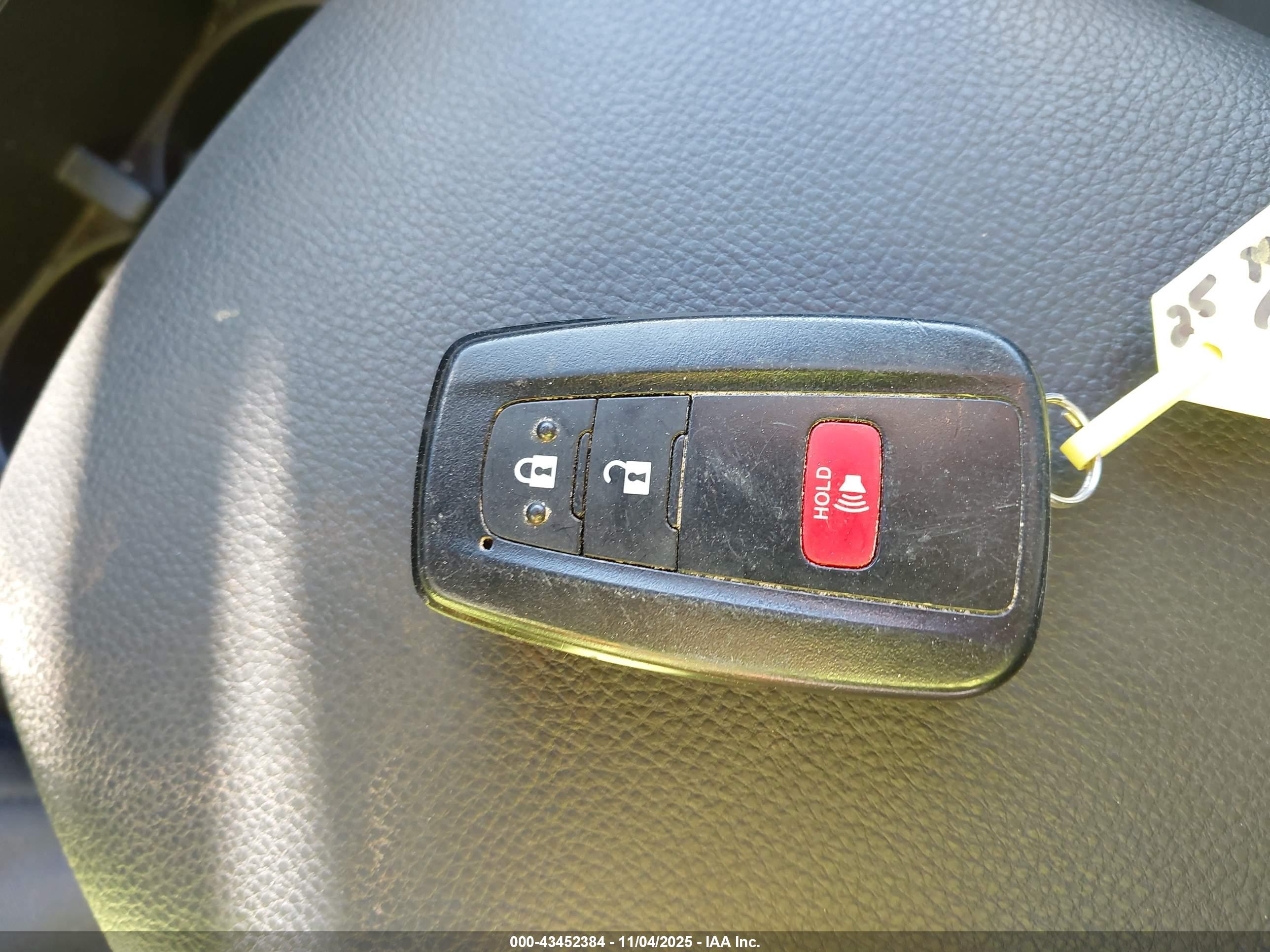 TOYOTA RAV4 image 11
