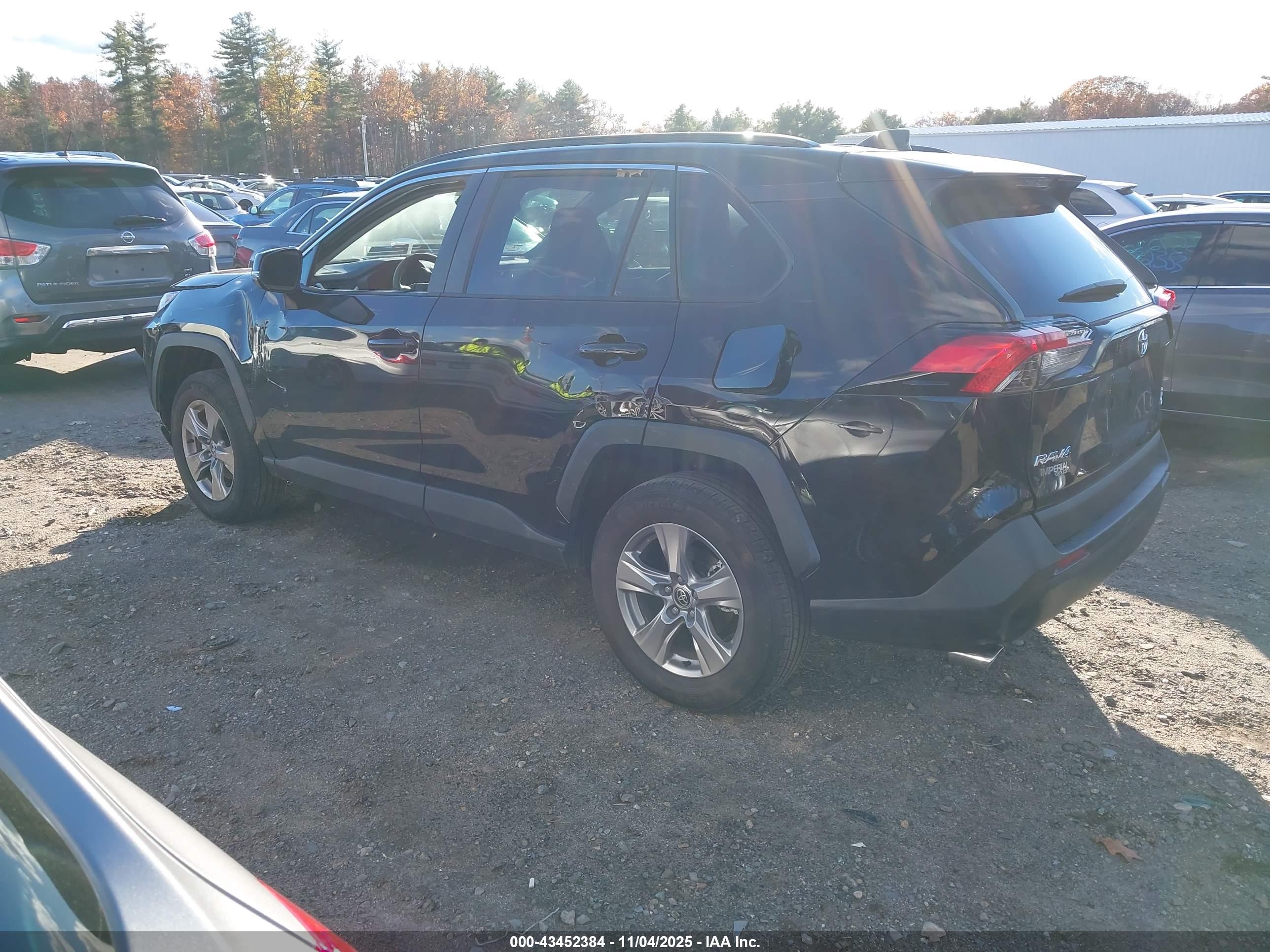 TOYOTA RAV4 image 3