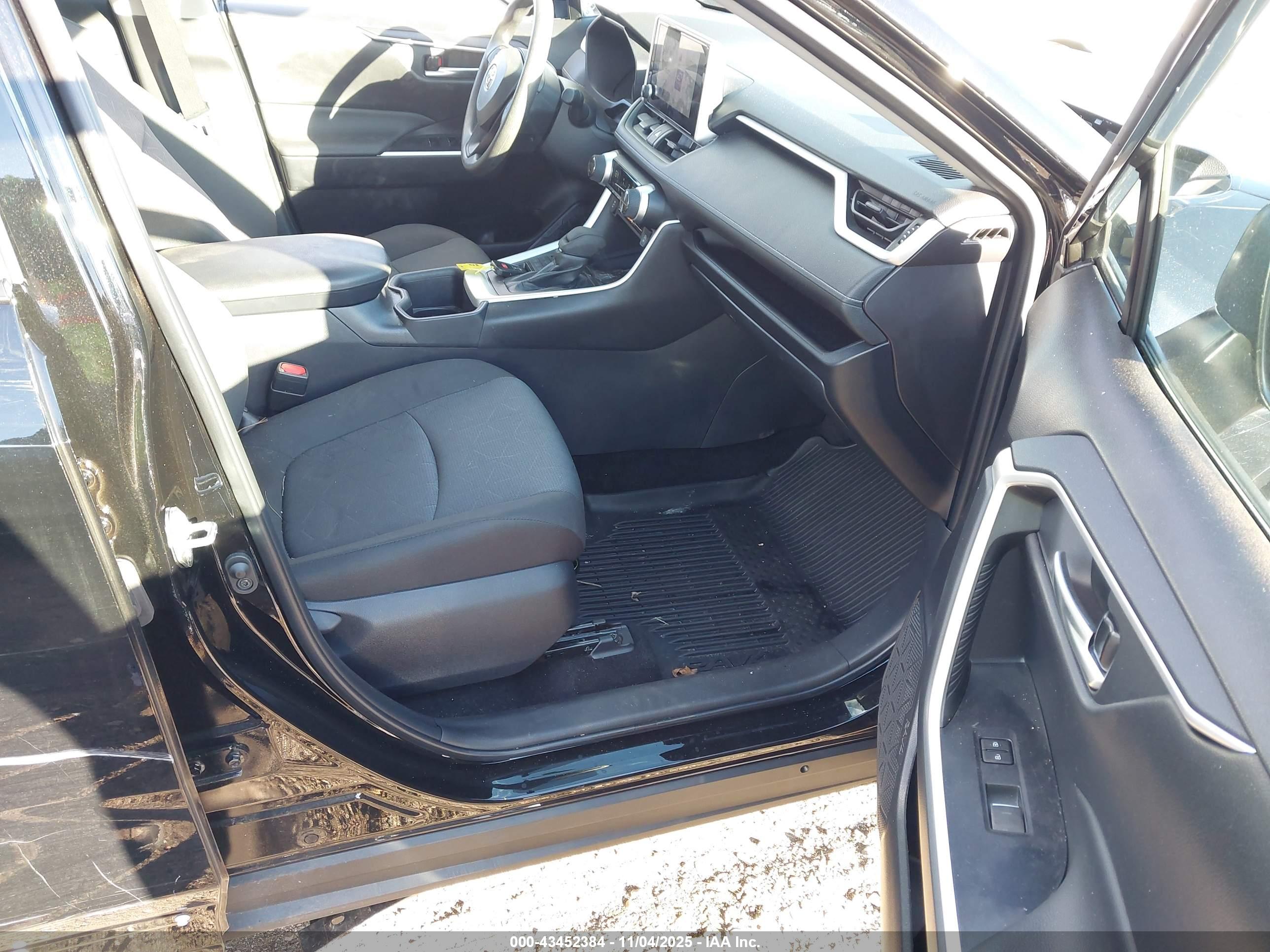 TOYOTA RAV4 image 5