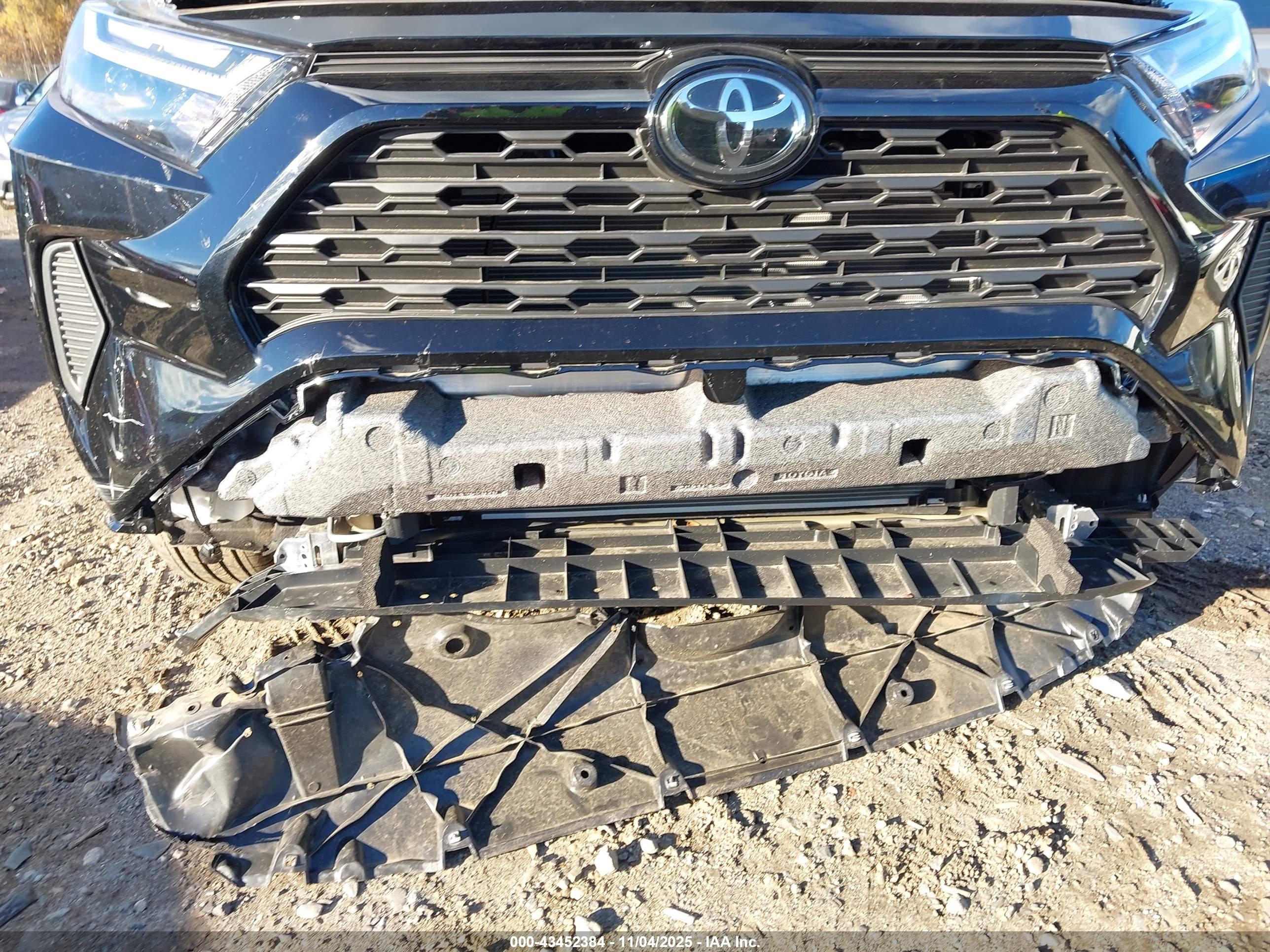 TOYOTA RAV4 image 6