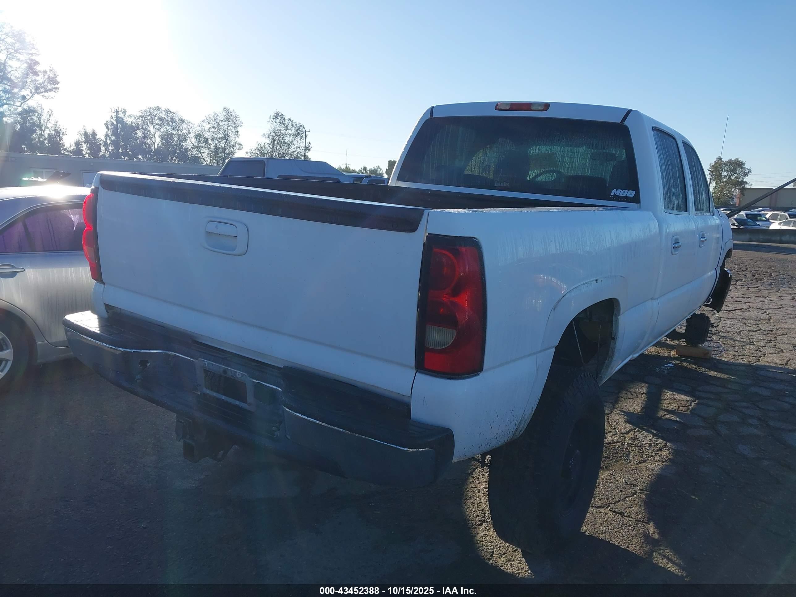 CHEVROLET SILVERADO image 4