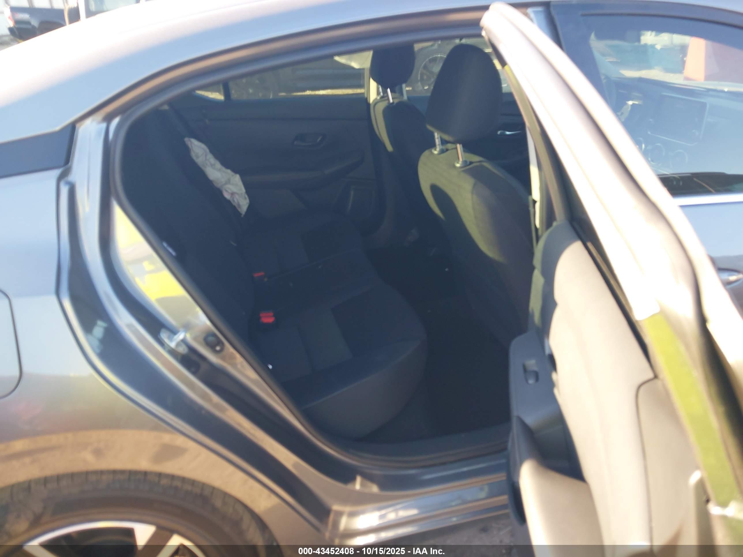 NISSAN SENTRA image 8