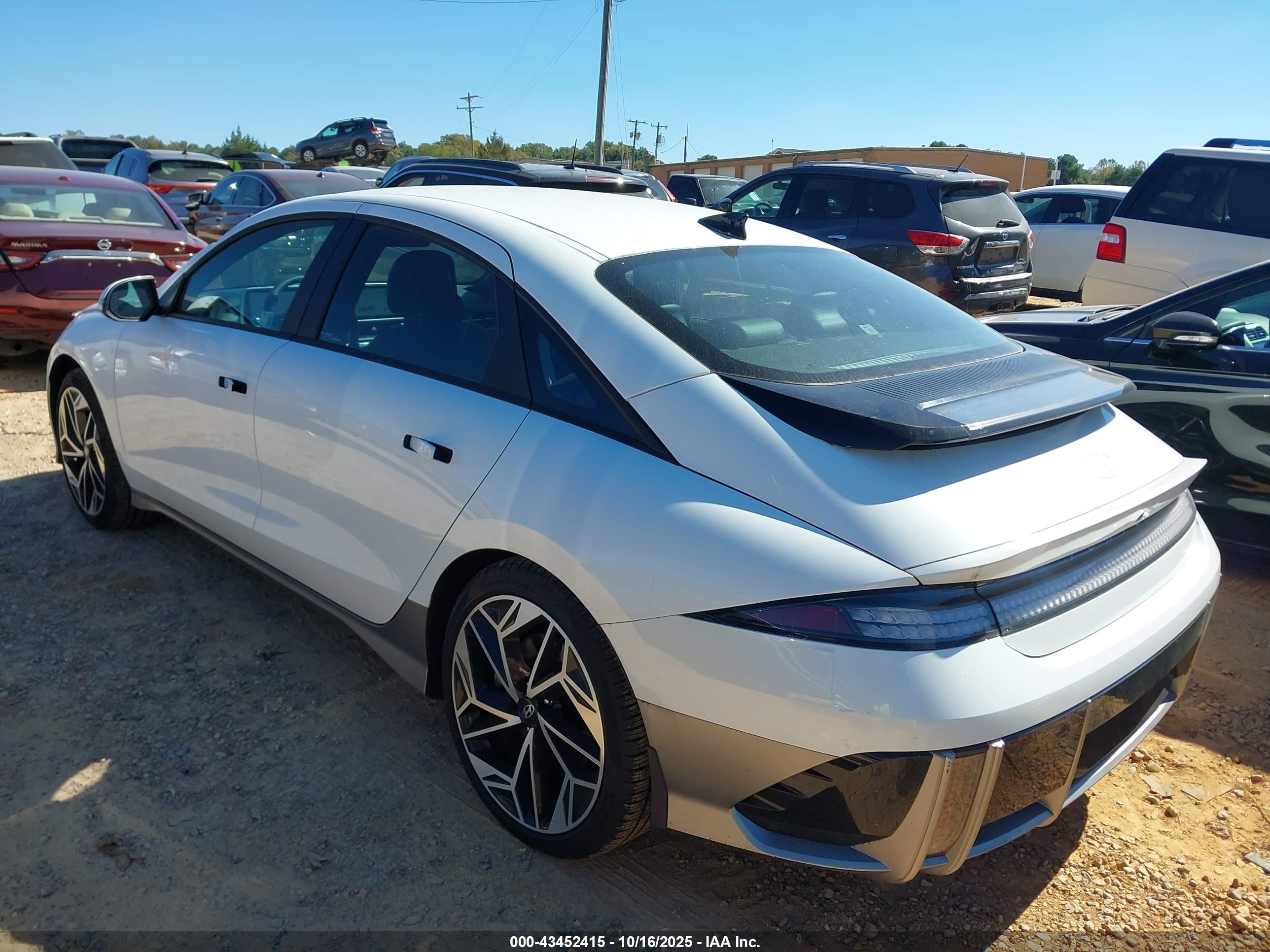 HYUNDAI IONIQ image 3