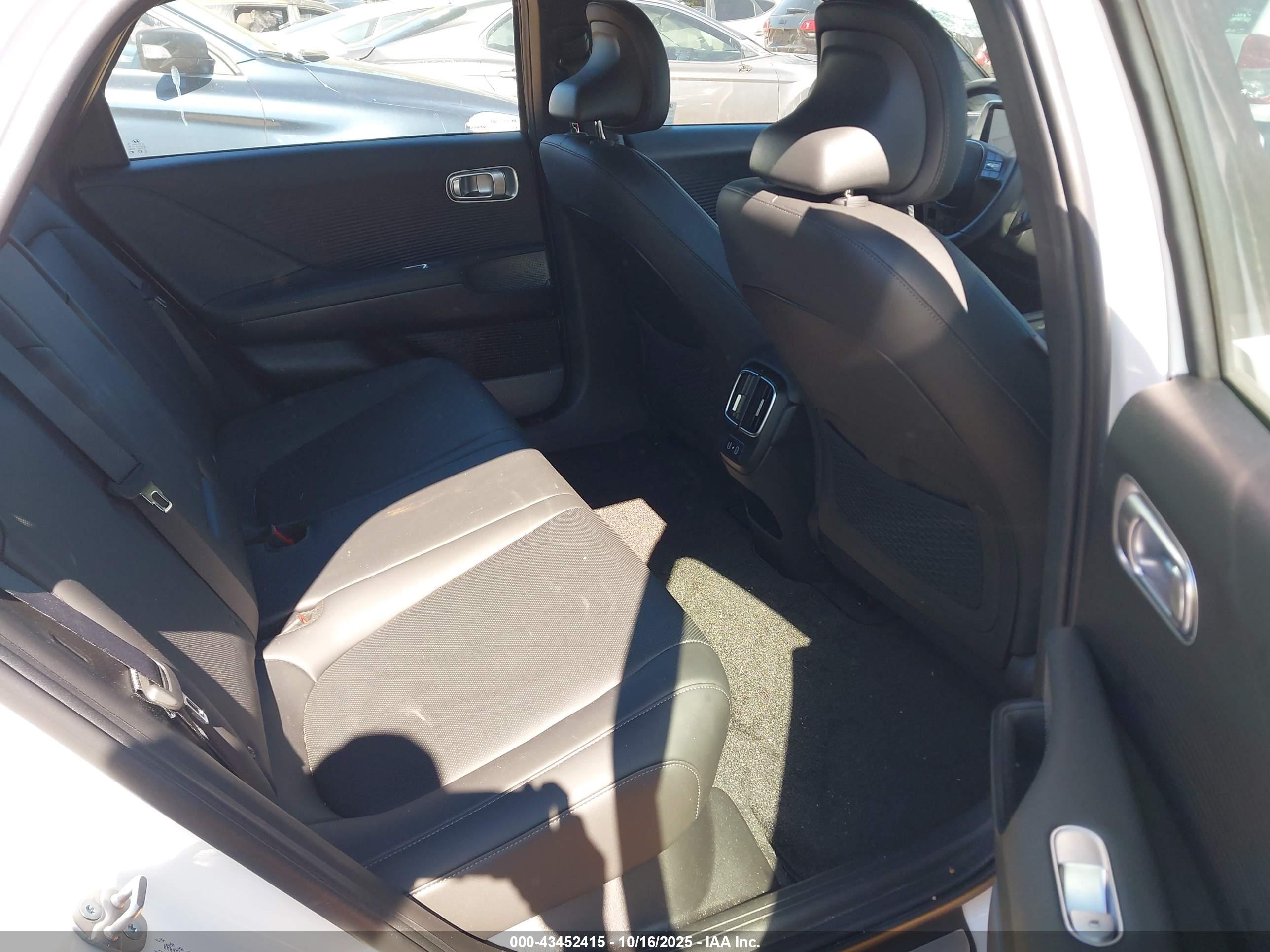 HYUNDAI IONIQ image 8