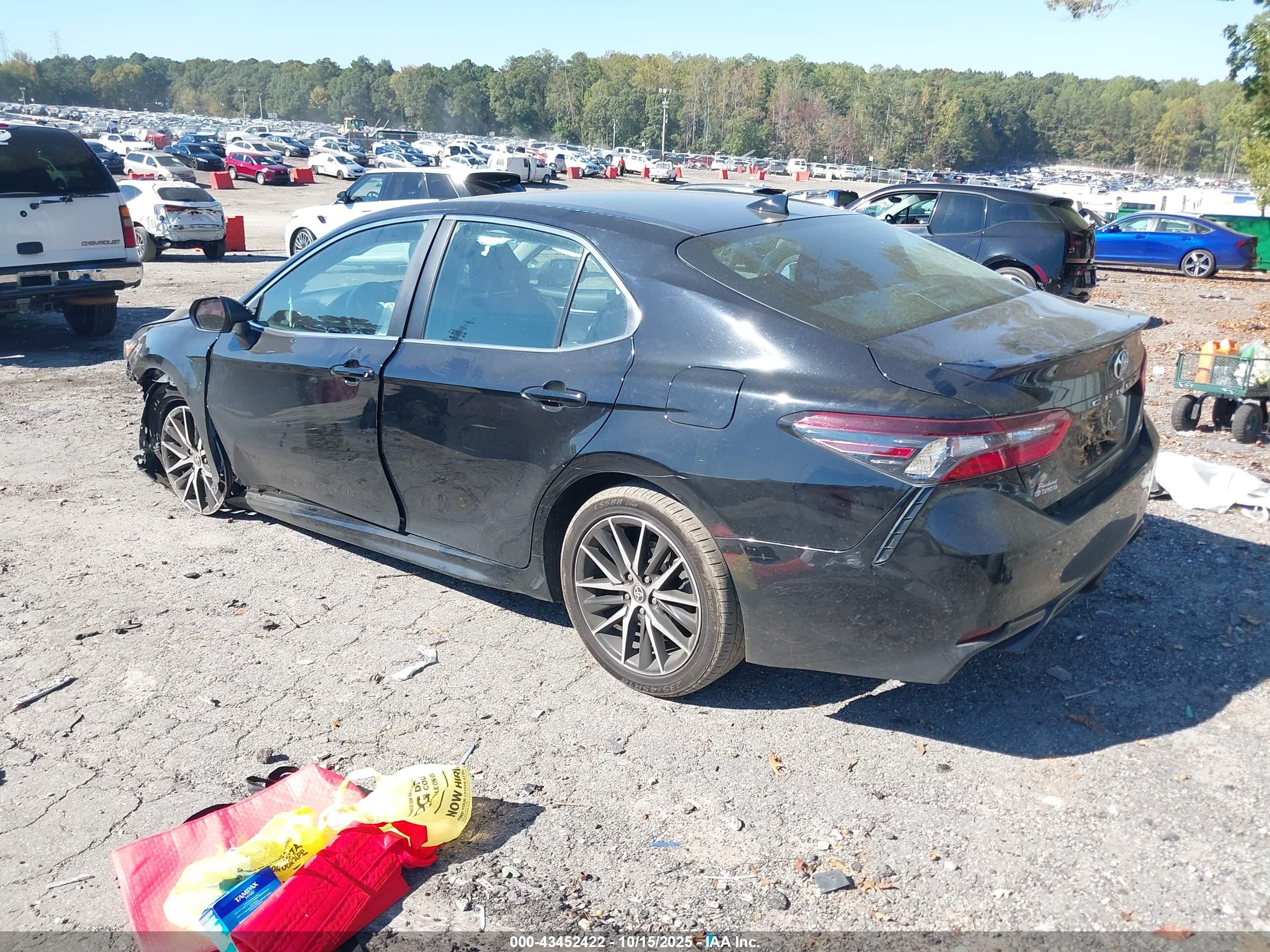 TOYOTA CAMRY image 3