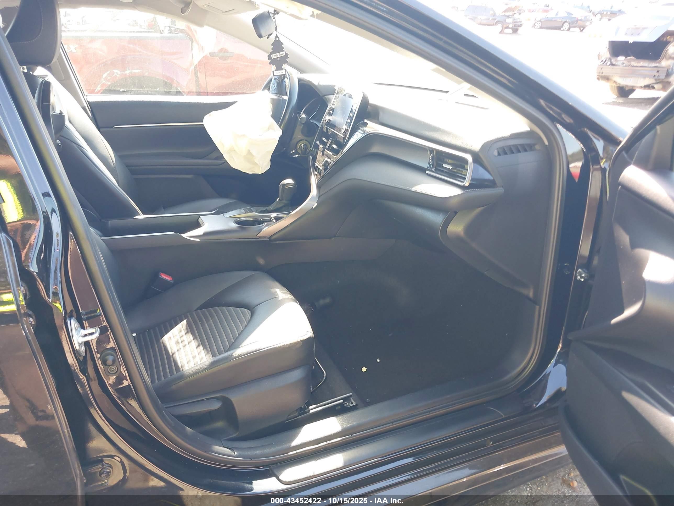 TOYOTA CAMRY image 5