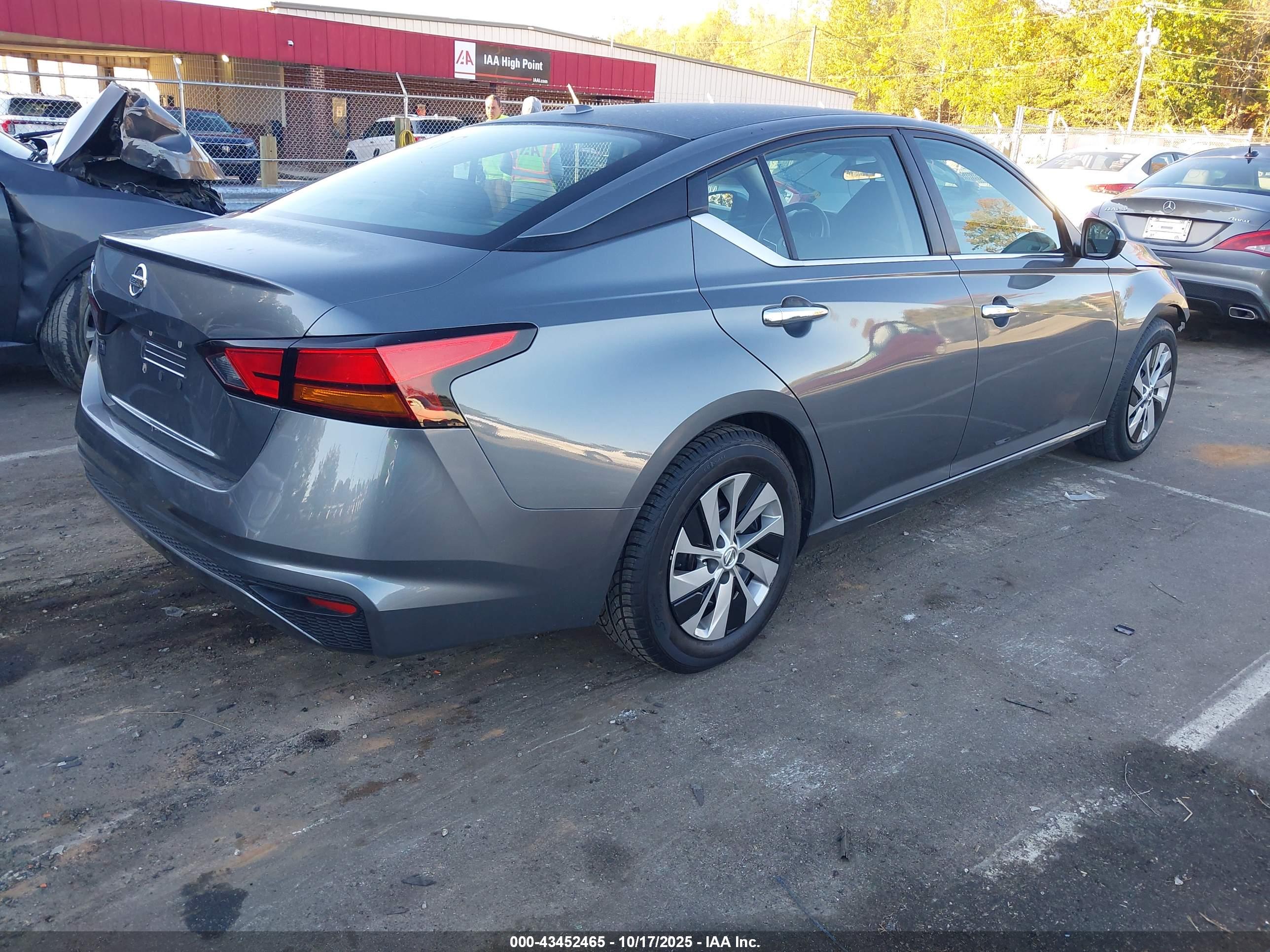 NISSAN ALTIMA image 4
