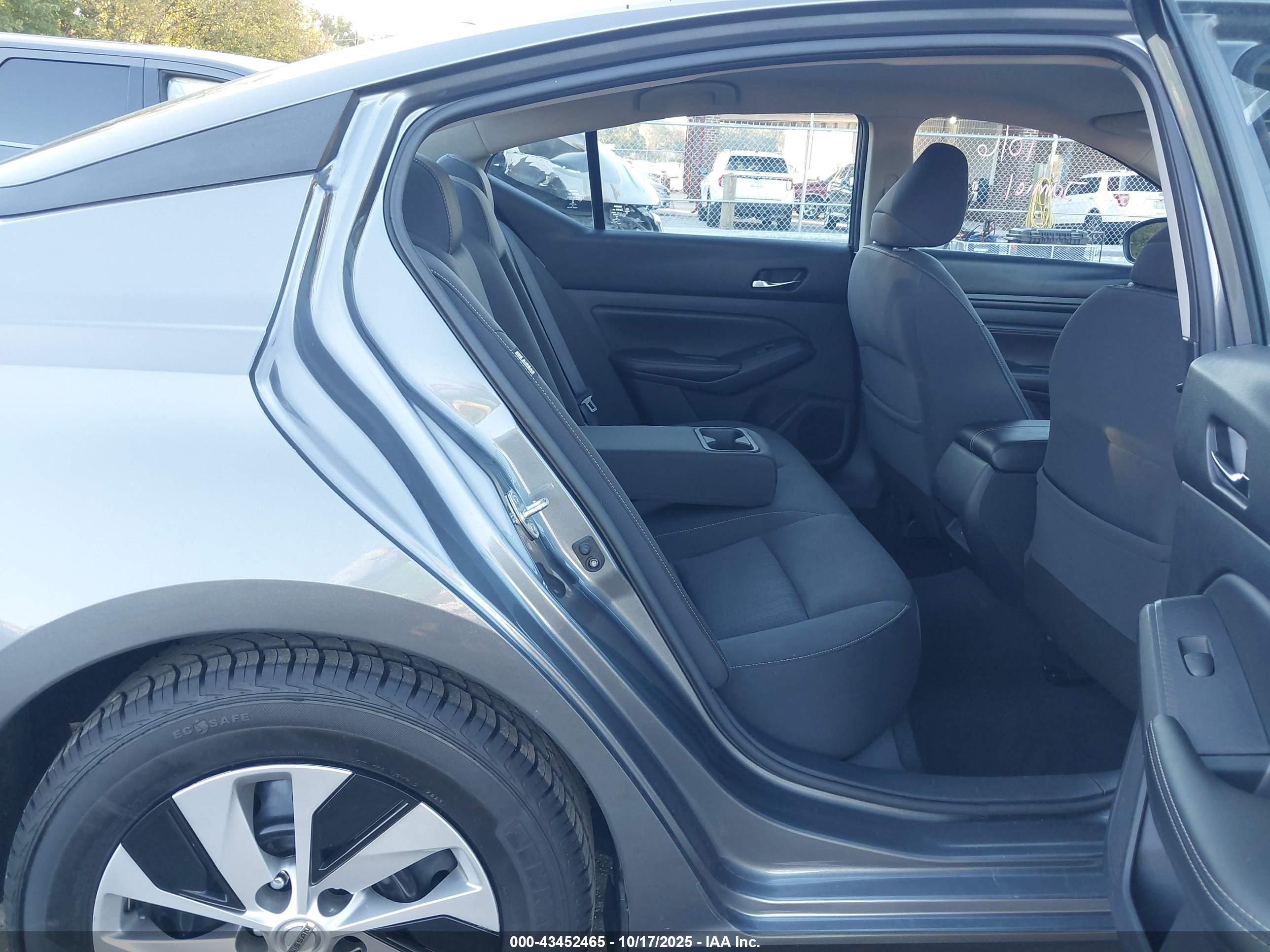 NISSAN ALTIMA image 8