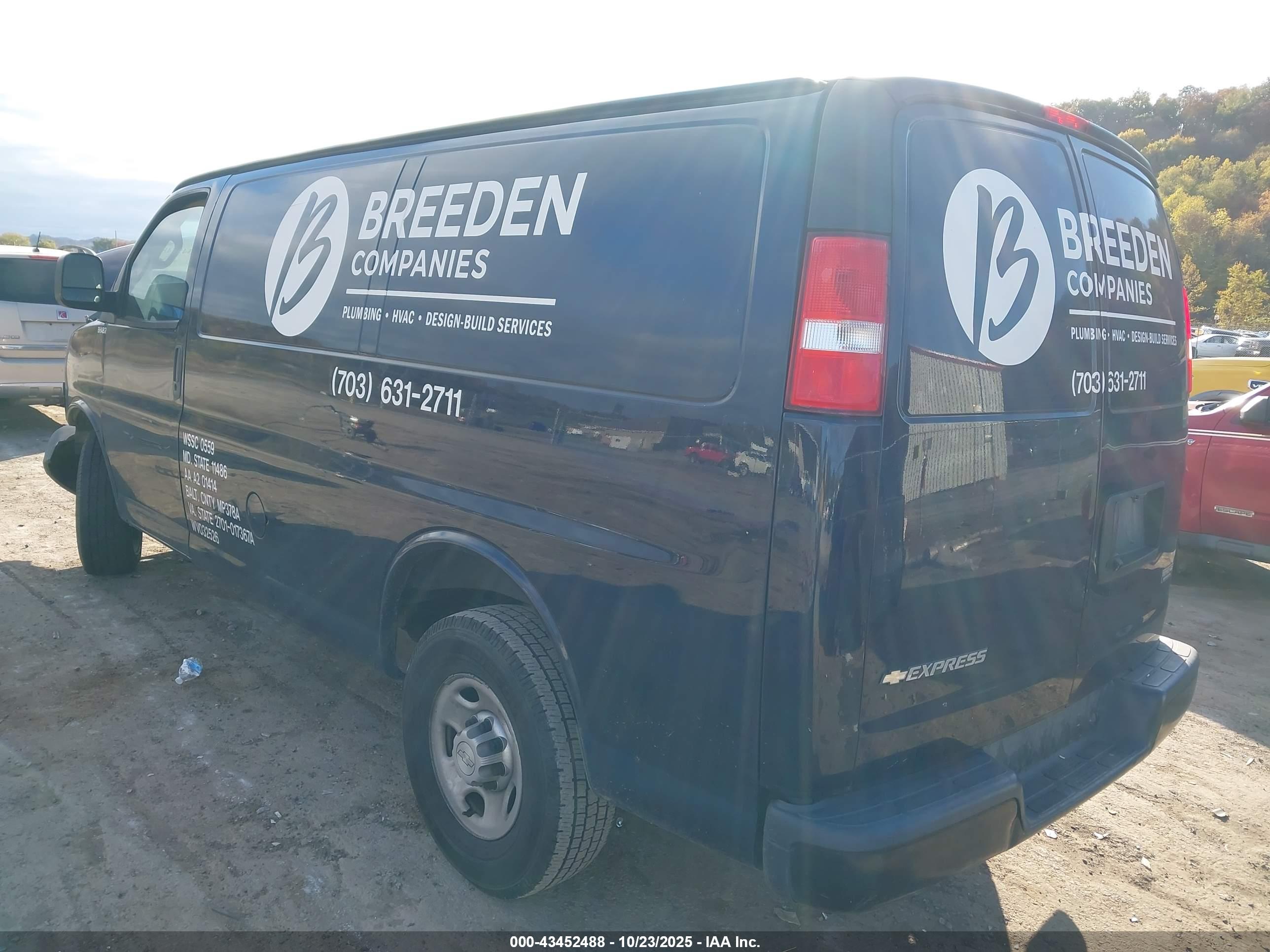 CHEVROLET EXPRESS image 3