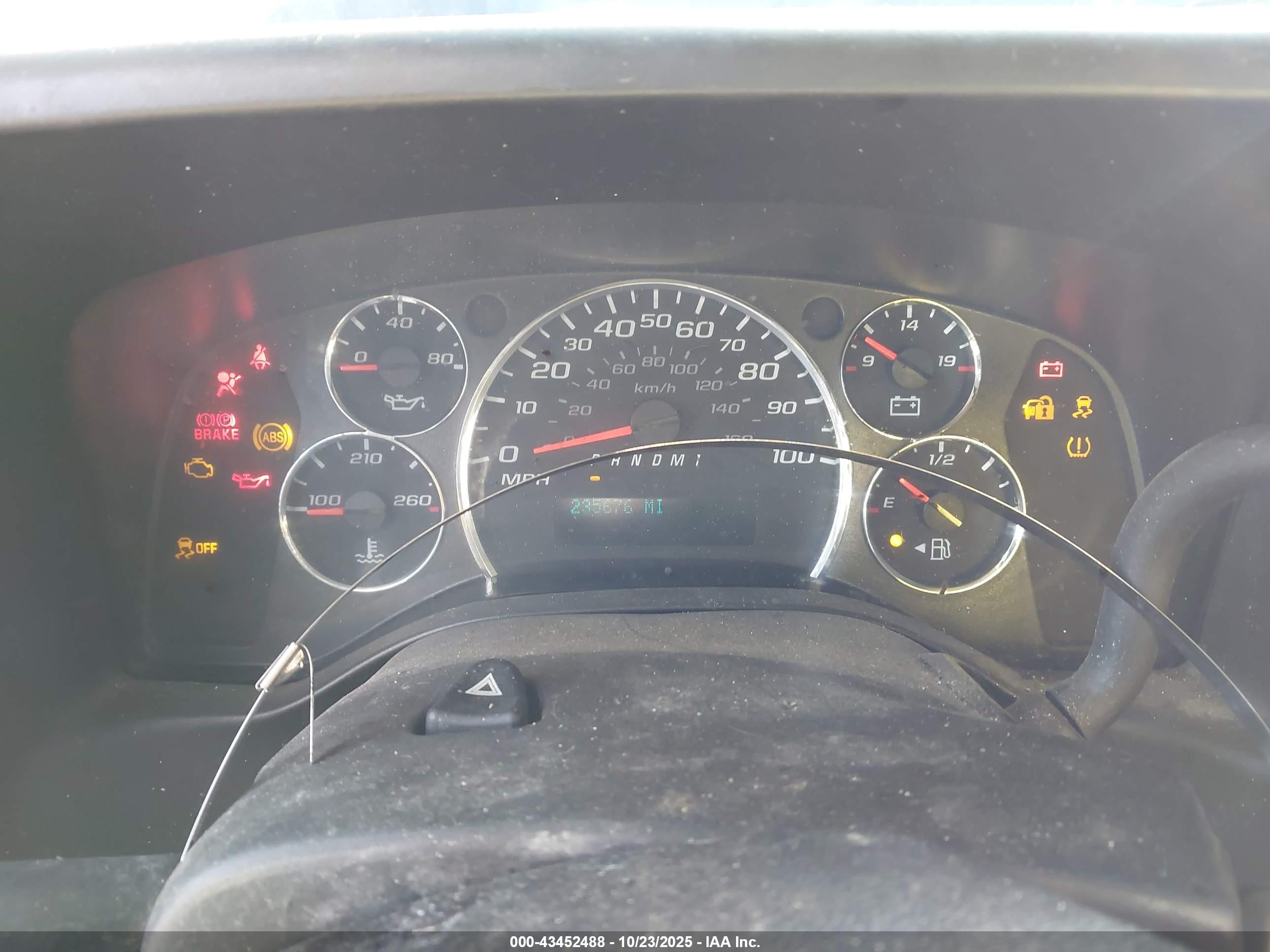CHEVROLET EXPRESS image 7