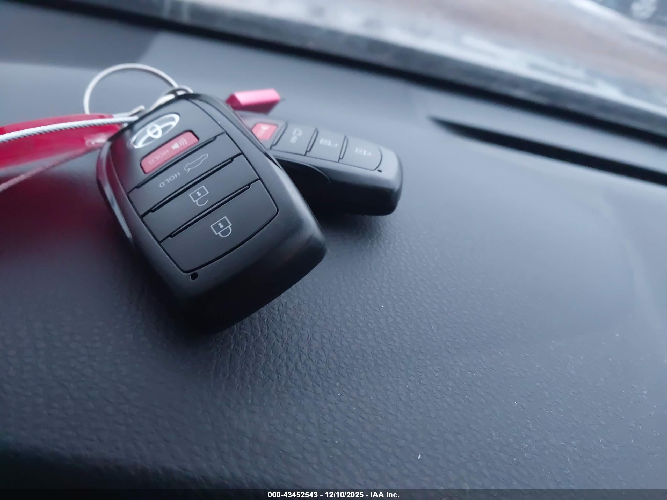 TOYOTA CAMRY image 11