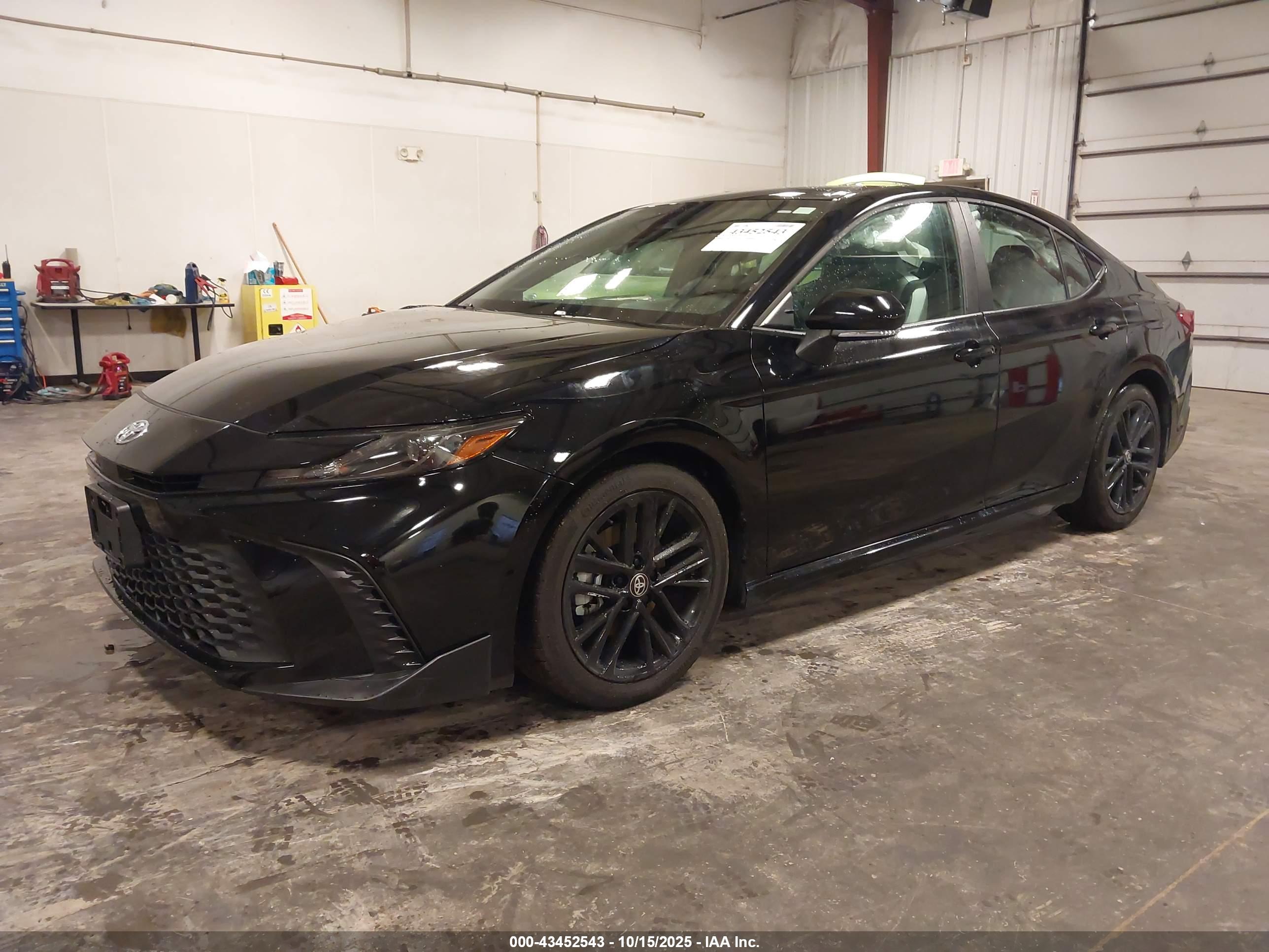 TOYOTA CAMRY image 2