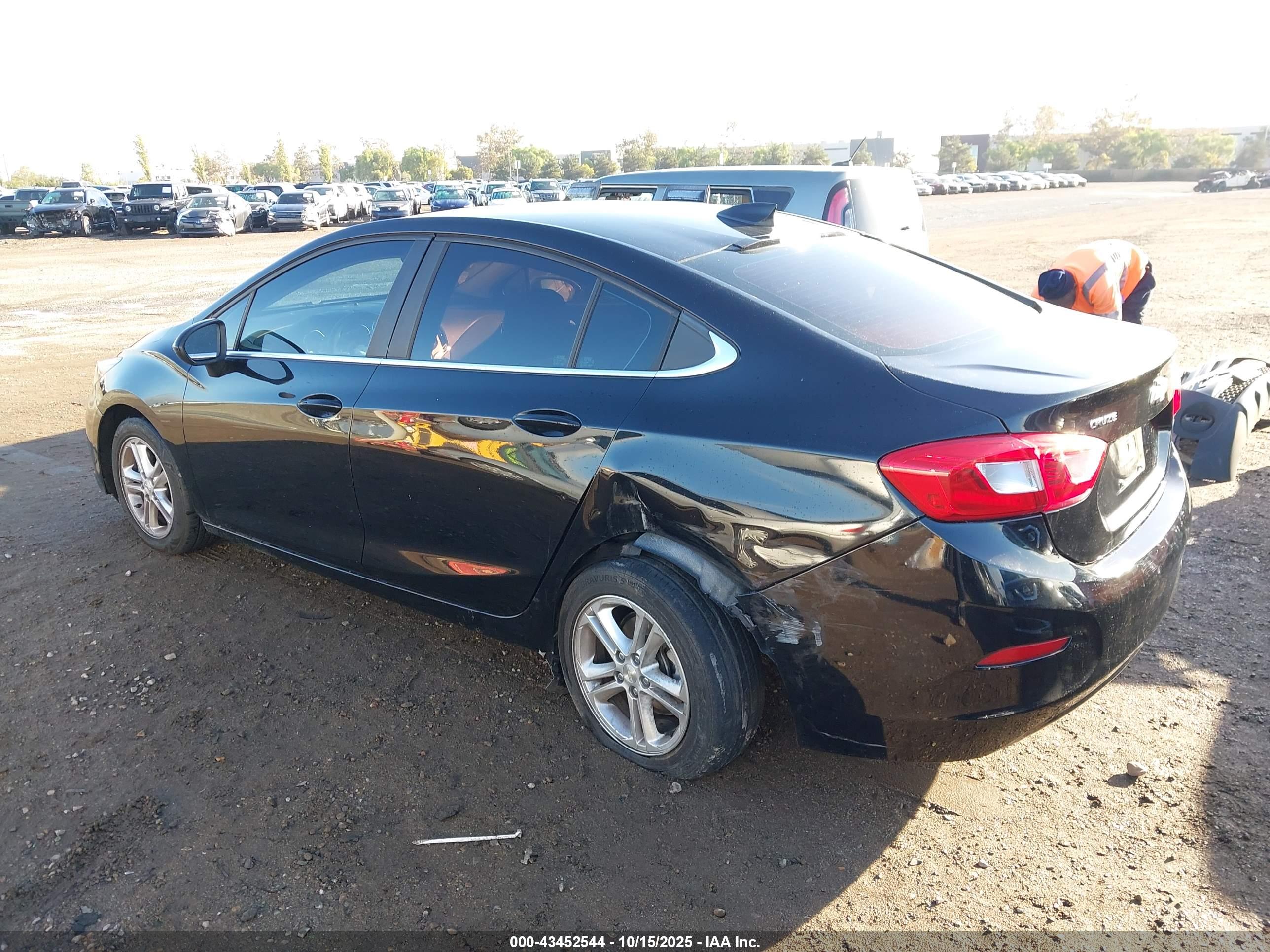 CHEVROLET CRUZE image 3