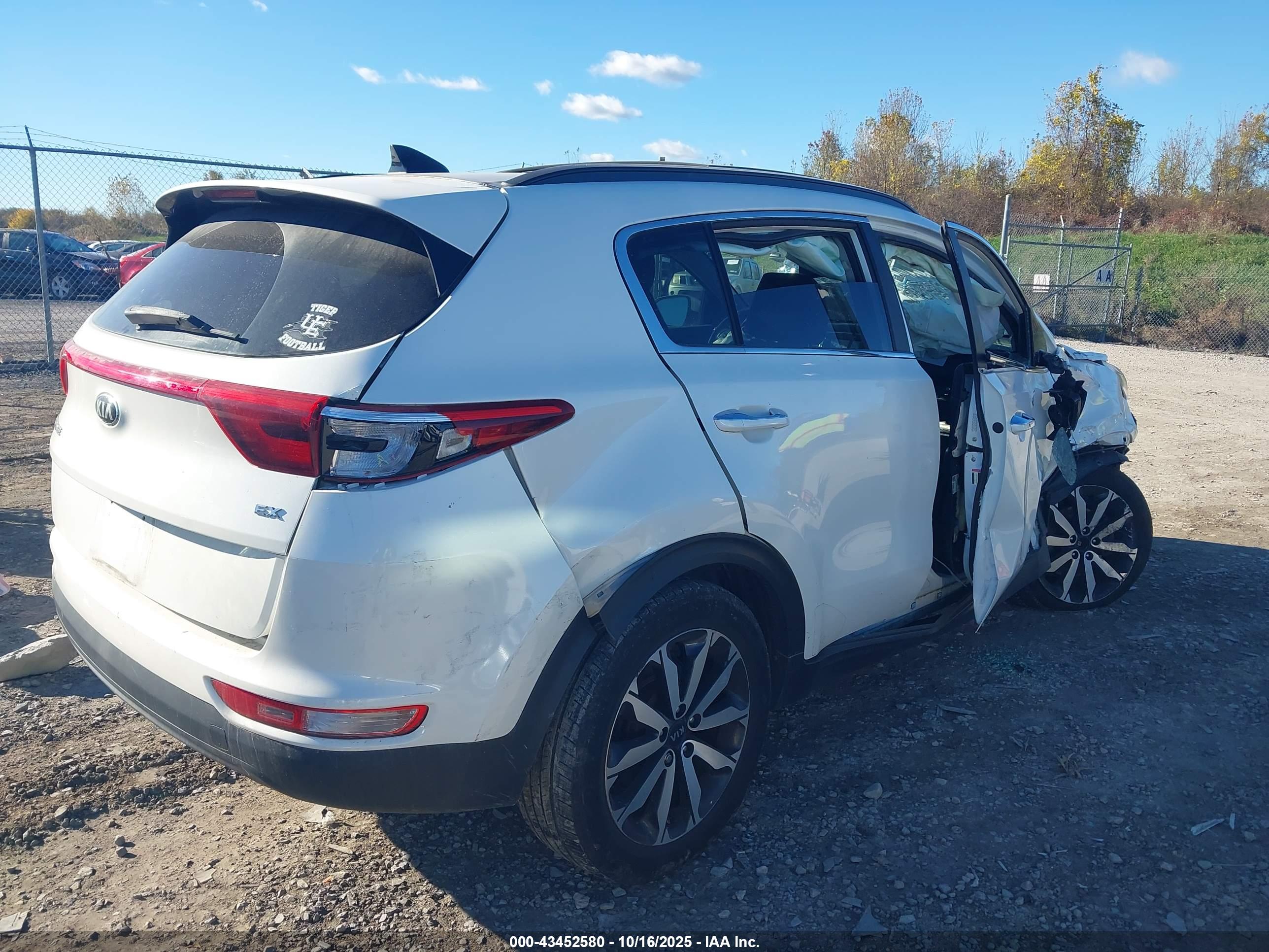 KIA SPORTAGE image 4